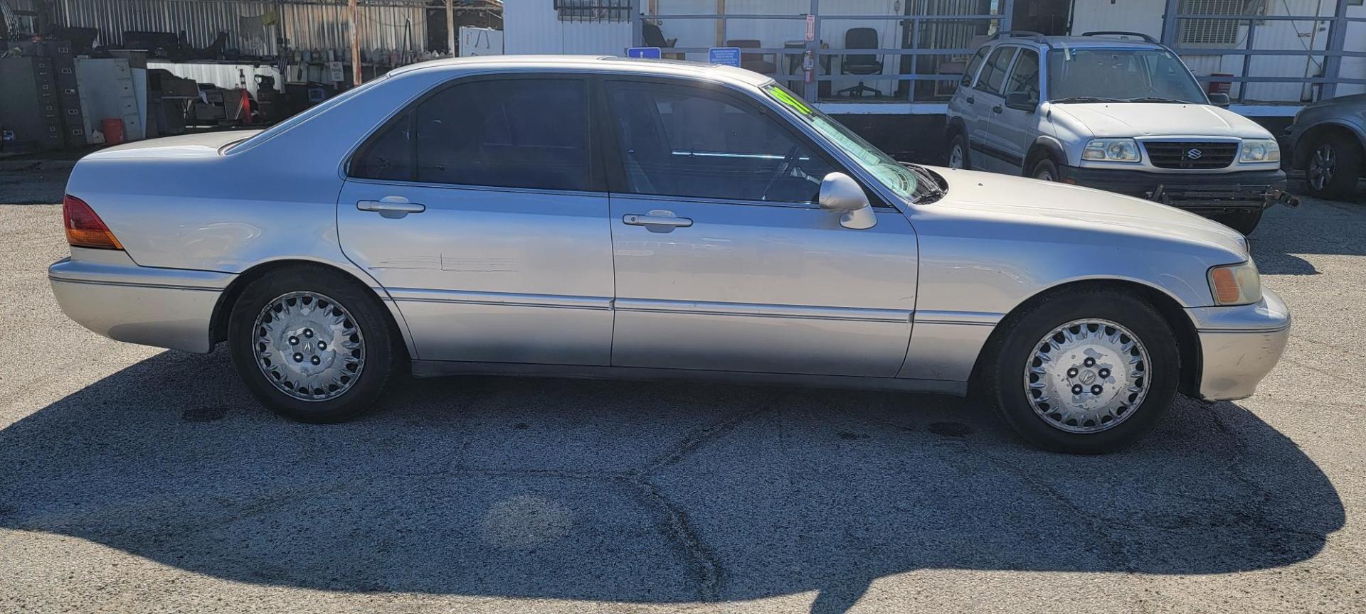 1997 /GRAY Acura RL 3.5RL (JH4KA9658VC) with an 3.5L V6 SOHC 24V engine, 4-Speed Automatic Overdrive transmission, located at 44356 Date Ave., Lancaster, CA, 93534, (661) 945-6555, 34.688919, -118.139374- Photo#1