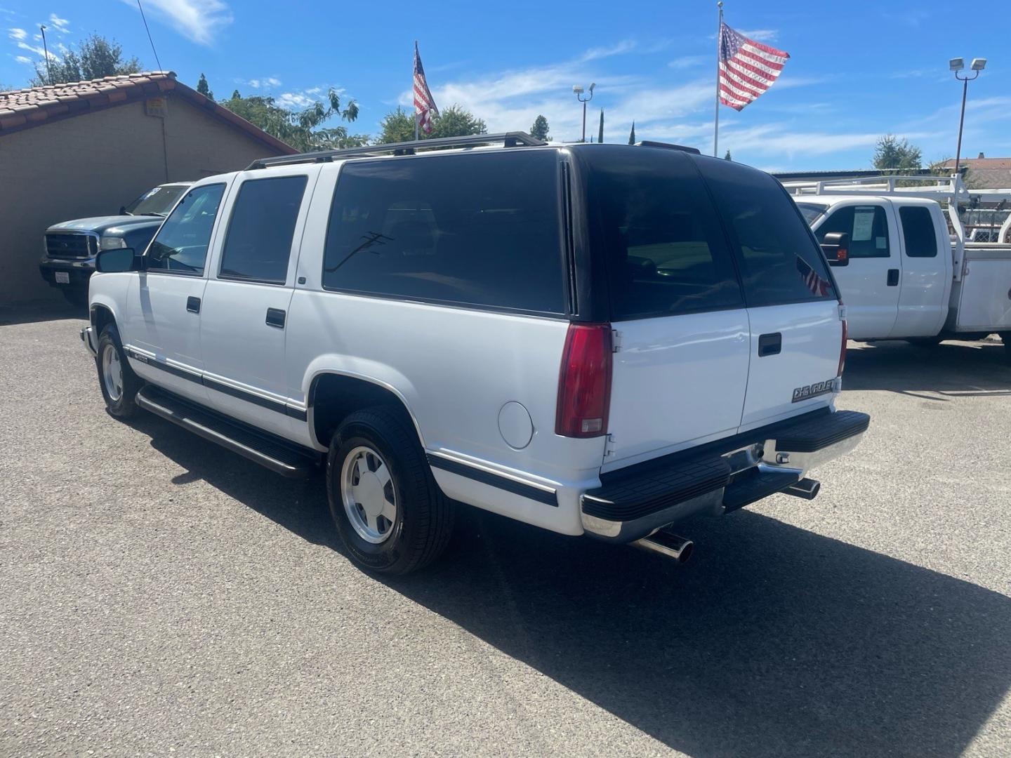 1999 White Chevrolet Suburban LT (1GNEC16R5XJ) with an 8 Cylinder Other engine, 5-Speed Automatic transmission, located at 800 Riverside Ave, Roseville, CA, 95678, 916-773-4549 & Toll Free: 866-719-4393, 38.732265, -121.291039 - LT 8 PASSENGER NEW TIRES LOW MILES CLEAN CARFAX- Photo#2