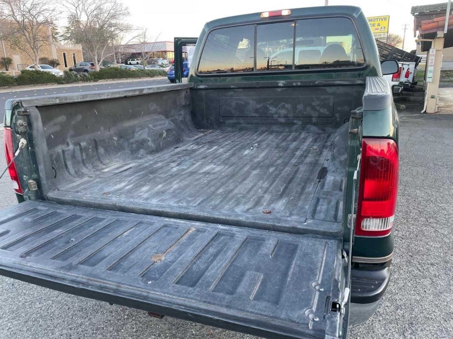 2001 Dark Highland Green Clearcoat Metallic Ford F-250 Super Duty XLT (1FTNW21F21E) with an Power Stroke 7.3L Diesel Turbo V8 250hp 505ft. lbs. Other engine, 4-Speed Automatic transmission, located at 800 Riverside Ave, Roseville, CA, 95678, 916-773-4549 & Toll Free: 866-719-4393, 38.732265, -121.291039 - 7.3 DIESEL CREW CAB 4X4 OFF ROAD XLT LOW MILES CLEAN CARFAX - Photo#9