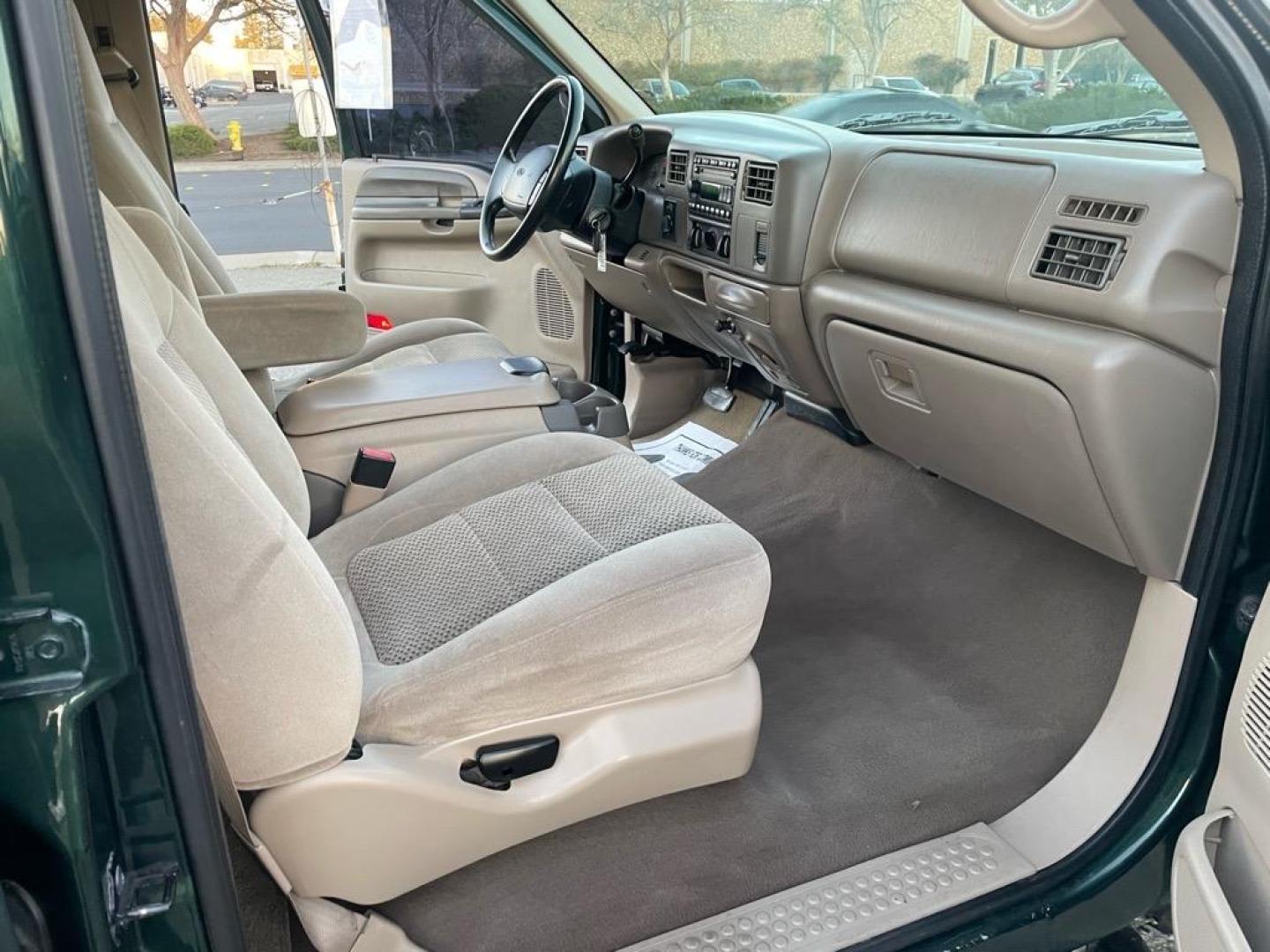 2001 Dark Highland Green Clearcoat Metallic Ford F-250 Super Duty XLT (1FTNW21F21E) with an Power Stroke 7.3L Diesel Turbo V8 250hp 505ft. lbs. Other engine, 4-Speed Automatic transmission, located at 800 Riverside Ave, Roseville, CA, 95678, 916-773-4549 & Toll Free: 866-719-4393, 38.732265, -121.291039 - 7.3 DIESEL CREW CAB 4X4 OFF ROAD XLT LOW MILES CLEAN CARFAX - Photo#14