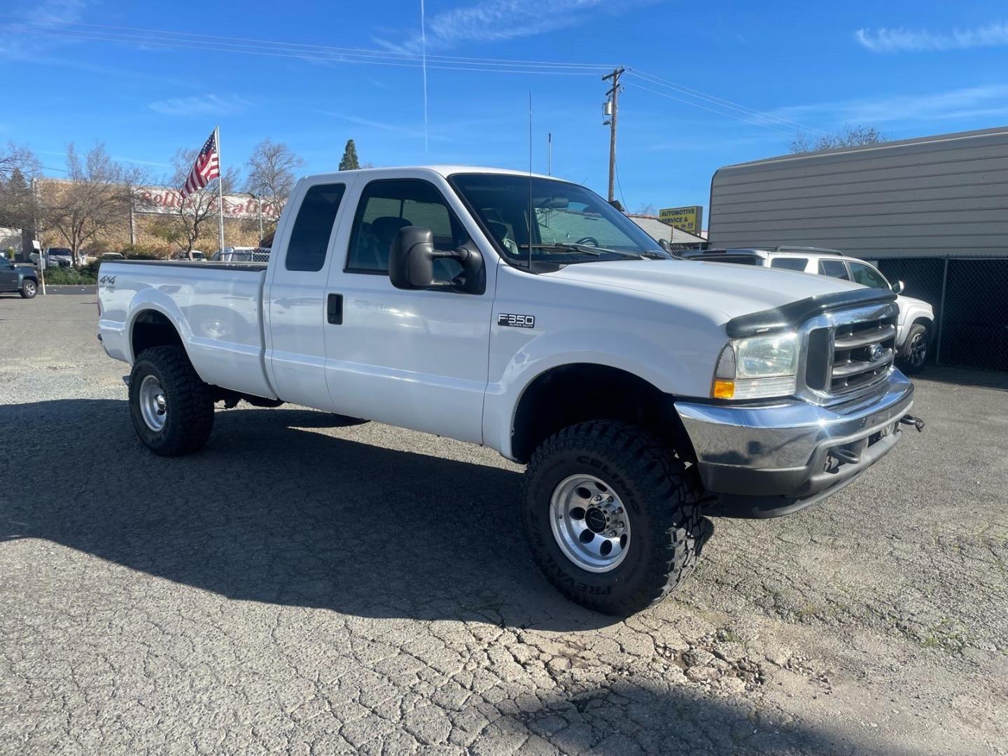 2002 Oxford White Clearcoat Metallic Ford F-350 Super Duty XLT (1FTSX31F22E) with an Power Stroke 7.3L Diesel Turbo V8 250hp 525ft. lbs. Other engine, 4-Speed Automatic transmission, located at 800 Riverside Ave, Roseville, CA, 95678, 916-773-4549 & Toll Free: 866-719-4393, 38.732265, -121.291039 - 7.3 DIESEL SUPER CAB 4X4 LIFTED CLEAN CARFAX- Photo#6