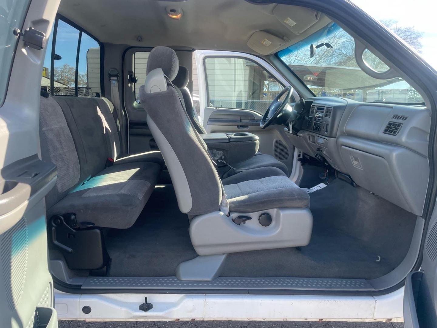 2002 Oxford White Clearcoat Metallic Ford F-350 Super Duty XLT (1FTSX31F22E) with an Power Stroke 7.3L Diesel Turbo V8 250hp 525ft. lbs. Other engine, 4-Speed Automatic transmission, located at 800 Riverside Ave, Roseville, CA, 95678, 916-773-4549 & Toll Free: 866-719-4393, 38.732265, -121.291039 - 7.3 DIESEL SUPER CAB 4X4 LIFTED CLEAN CARFAX- Photo#11