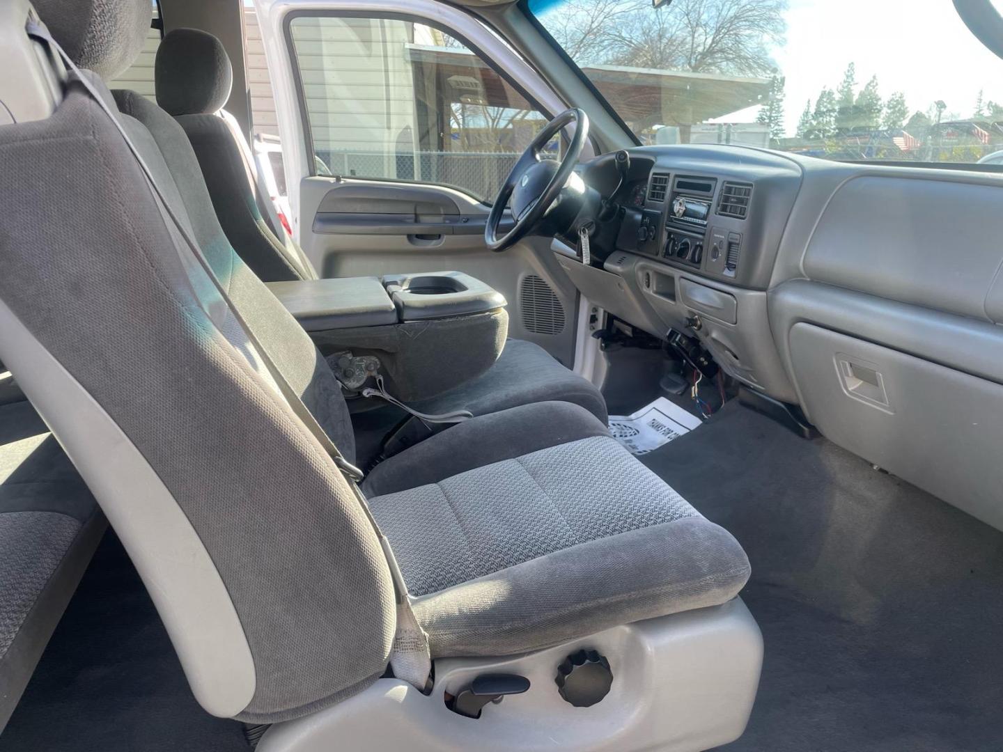 2002 Oxford White Clearcoat Metallic Ford F-350 Super Duty XLT (1FTSX31F22E) with an Power Stroke 7.3L Diesel Turbo V8 250hp 525ft. lbs. Other engine, 4-Speed Automatic transmission, located at 800 Riverside Ave, Roseville, CA, 95678, 916-773-4549 & Toll Free: 866-719-4393, 38.732265, -121.291039 - 7.3 DIESEL SUPER CAB 4X4 LIFTED CLEAN CARFAX- Photo#12