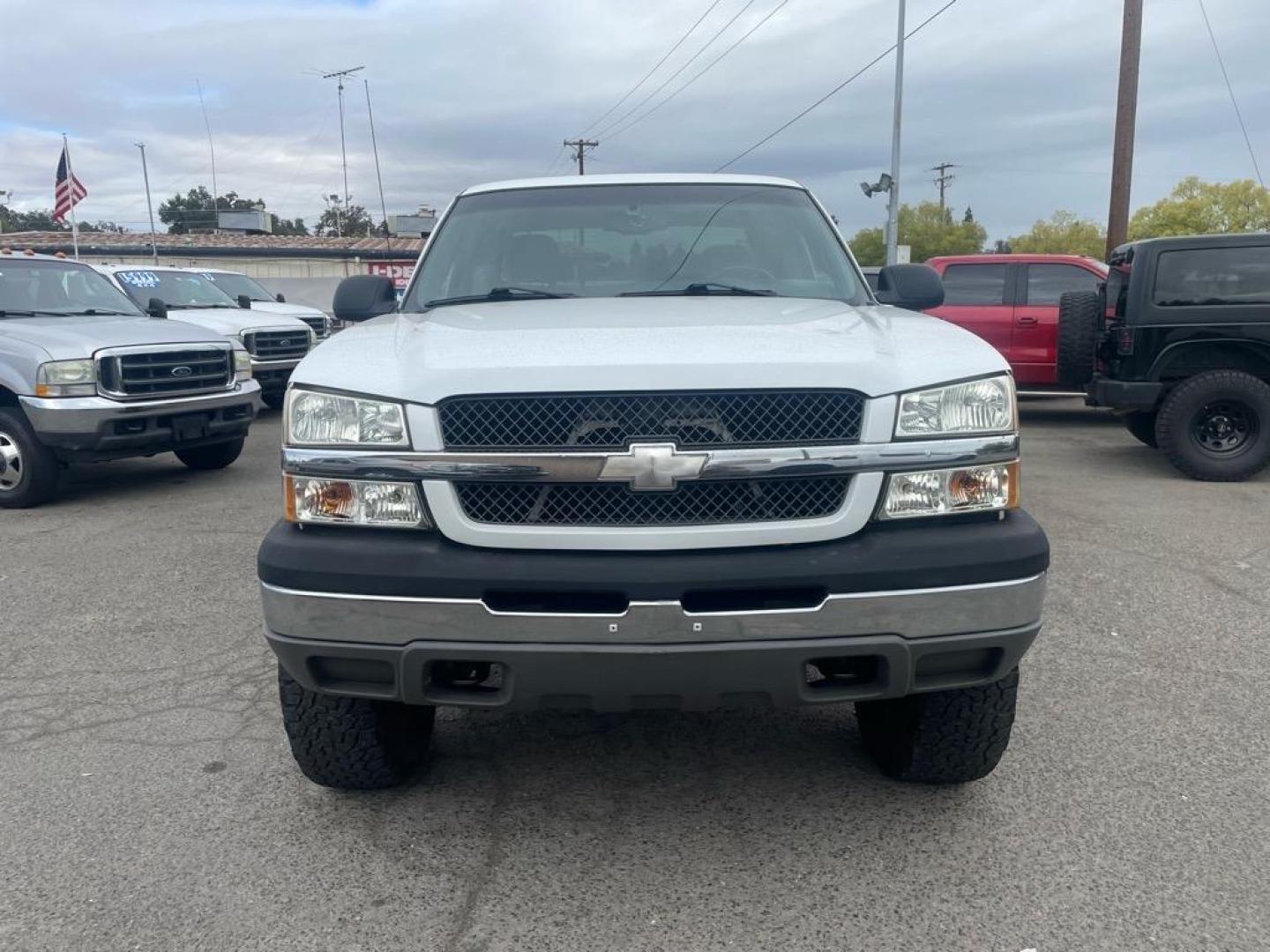 2003 Summit White/Light Pewter Metallic Chevrolet Silverado 1500 LS (1GCEK19V93E) with an 4.8L V8 270hp 285ft. lbs. Other engine, 4-Speed Automatic transmission, located at 800 Riverside Ave, Roseville, CA, 95678, 916-773-4549 & Toll Free: 866-719-4393, 38.732265, -121.291039 - 4X4 EXTENDED CAB LS LOW MILES CLEAN CARFAX - Photo#7