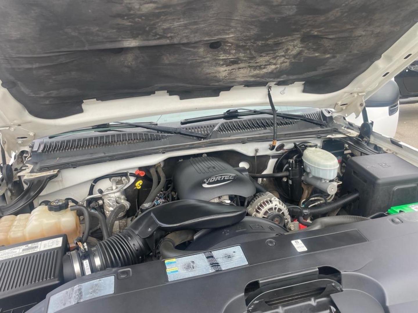 2003 Summit White/Light Pewter Metallic Chevrolet Silverado 1500 LS (1GCEK19V93E) with an 4.8L V8 270hp 285ft. lbs. Other engine, 4-Speed Automatic transmission, located at 800 Riverside Ave, Roseville, CA, 95678, 916-773-4549 & Toll Free: 866-719-4393, 38.732265, -121.291039 - 4X4 EXTENDED CAB LS LOW MILES CLEAN CARFAX - Photo#15