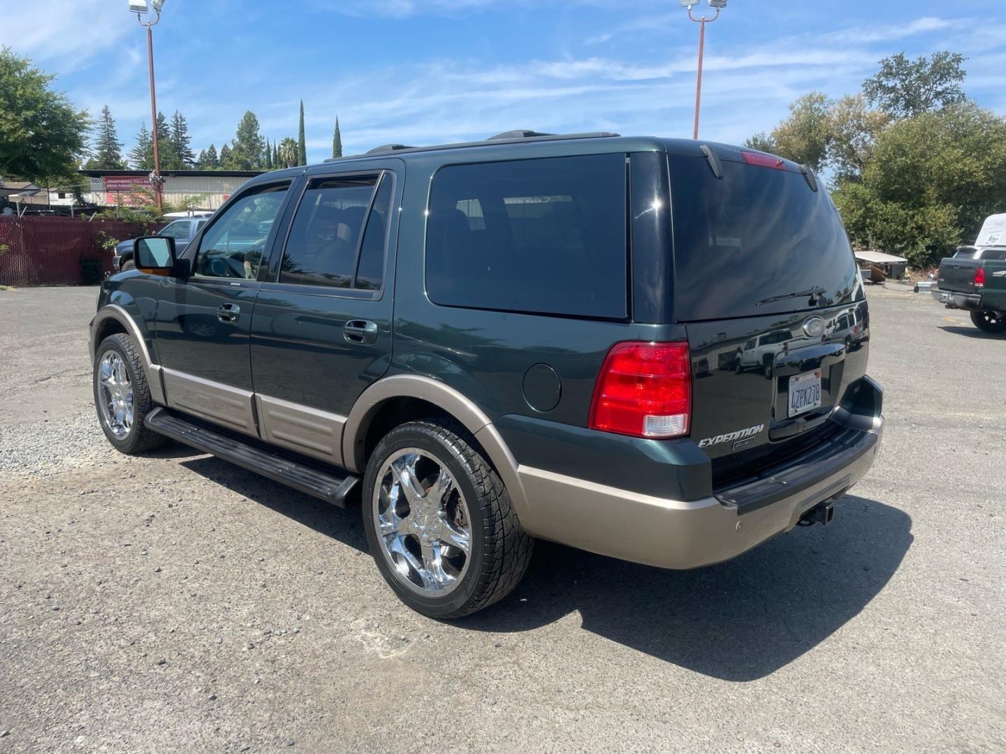 2003 Aspen Green Clearcoat Metallic Ford Expedition Eddie Bauer (1FMFU18L73L) with an Triton 5.4L V8 260hp 350ft. lbs. Other engine, Automatic transmission, located at 800 Riverside Ave, Roseville, CA, 95678, 916-773-4549 & Toll Free: 866-719-4393, 38.732265, -121.291039 - 4X4 EDDIE BAUER LOW MILES ONE OWNER CLEAN CARFAX- Photo#2