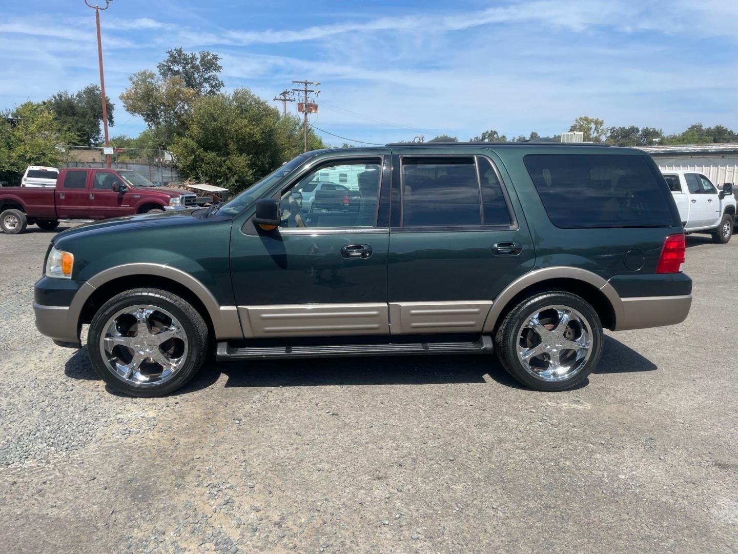 2003 Aspen Green Clearcoat Metallic Ford Expedition Eddie Bauer (1FMFU18L73L) with an Triton 5.4L V8 260hp 350ft. lbs. Other engine, Automatic transmission, located at 800 Riverside Ave, Roseville, CA, 95678, 916-773-4549 & Toll Free: 866-719-4393, 38.732265, -121.291039 - 4X4 EDDIE BAUER LOW MILES ONE OWNER CLEAN CARFAX- Photo#4