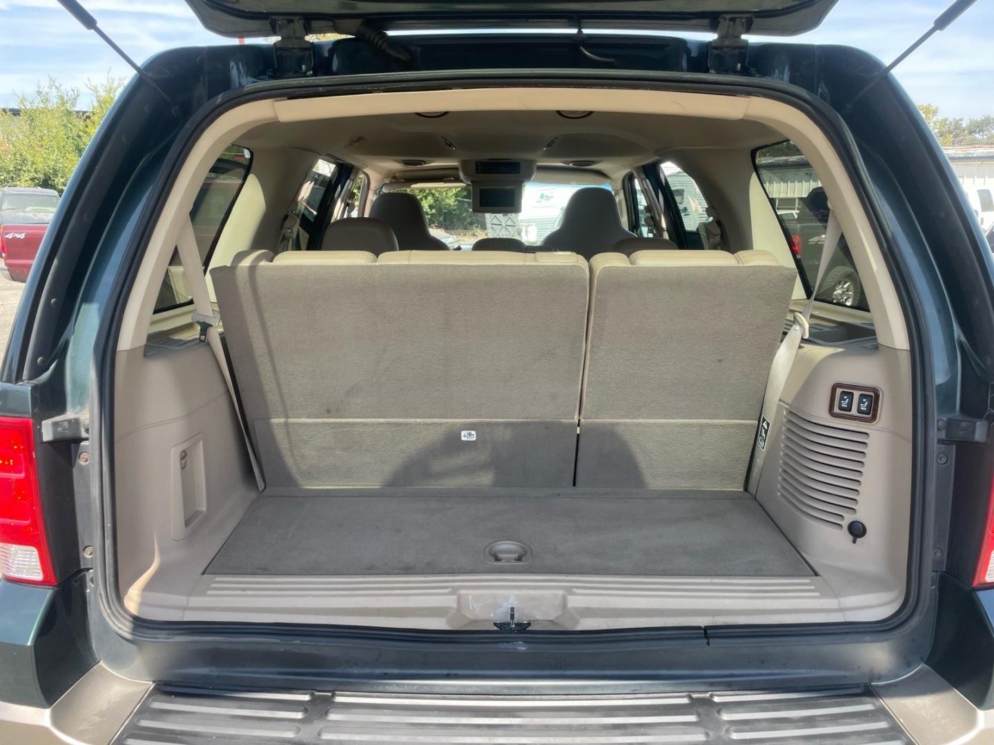 2003 Aspen Green Clearcoat Metallic Ford Expedition Eddie Bauer (1FMFU18L73L) with an Triton 5.4L V8 260hp 350ft. lbs. Other engine, Automatic transmission, located at 800 Riverside Ave, Roseville, CA, 95678, 916-773-4549 & Toll Free: 866-719-4393, 38.732265, -121.291039 - 4X4 EDDIE BAUER LOW MILES ONE OWNER CLEAN CARFAX- Photo#9