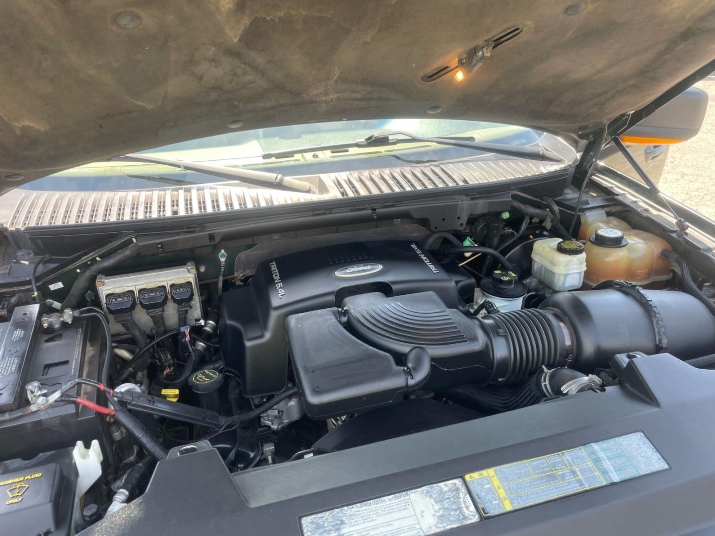 2003 Aspen Green Clearcoat Metallic Ford Expedition Eddie Bauer (1FMFU18L73L) with an Triton 5.4L V8 260hp 350ft. lbs. Other engine, Automatic transmission, located at 800 Riverside Ave, Roseville, CA, 95678, 916-773-4549 & Toll Free: 866-719-4393, 38.732265, -121.291039 - 4X4 EDDIE BAUER LOW MILES ONE OWNER CLEAN CARFAX- Photo#16