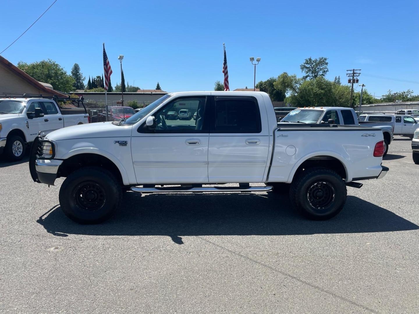2003 Oxford White Ford F-150 Lariat (1FTRW08L83K) with an Triton 5.4L V8 260hp 350ft. lbs. Other engine, 4-Speed Automatic transmission, located at 800 Riverside Ave, Roseville, CA, 95678, 916-773-4549 & Toll Free: 866-719-4393, 38.732265, -121.291039 - 4X4 SUPERCREW LARIAT LOW MILES MOON ROOF- Photo#4