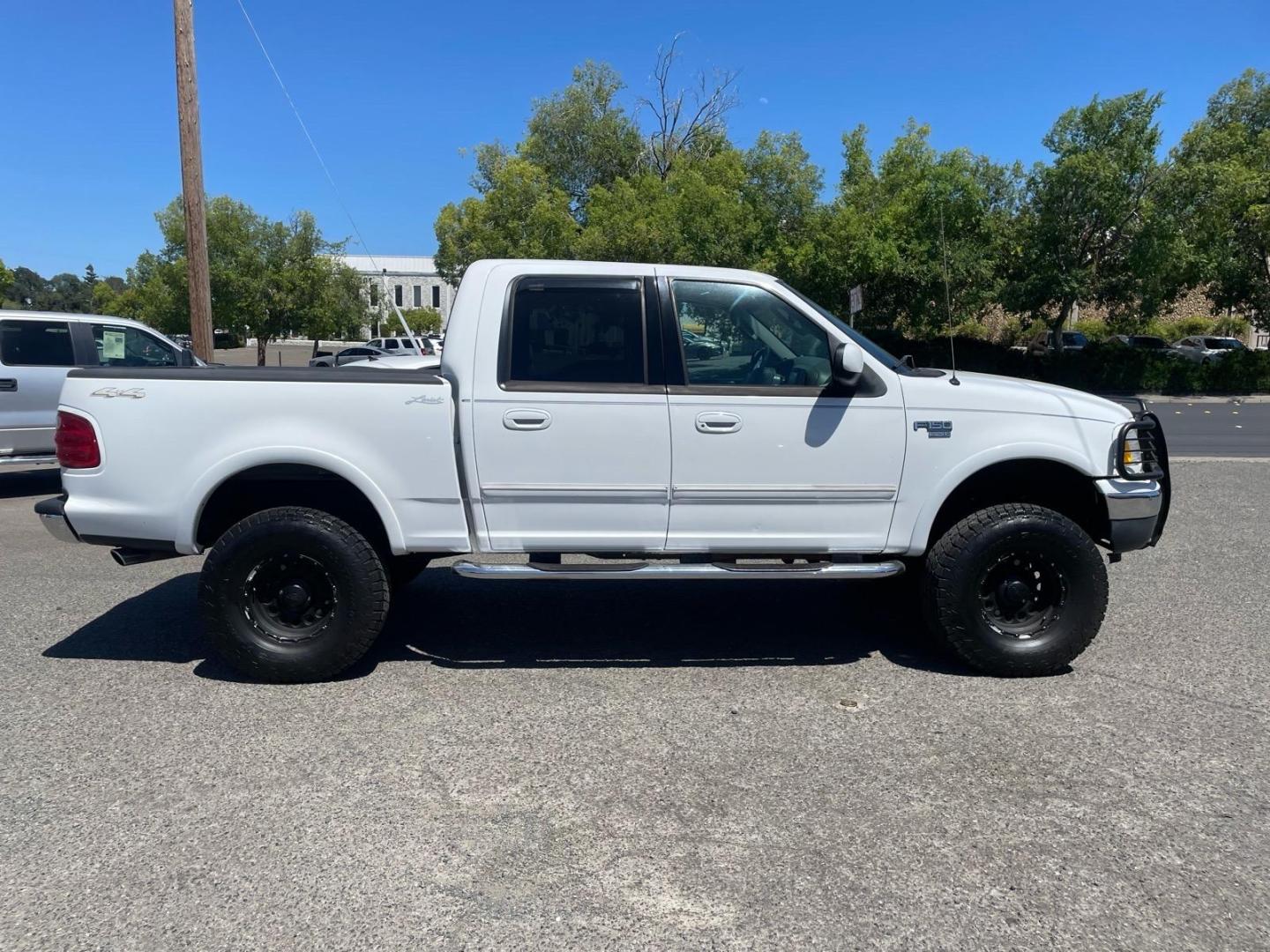 2003 Oxford White Ford F-150 Lariat (1FTRW08L83K) with an Triton 5.4L V8 260hp 350ft. lbs. Other engine, 4-Speed Automatic transmission, located at 800 Riverside Ave, Roseville, CA, 95678, 916-773-4549 & Toll Free: 866-719-4393, 38.732265, -121.291039 - 4X4 SUPERCREW LARIAT LOW MILES MOON ROOF- Photo#5