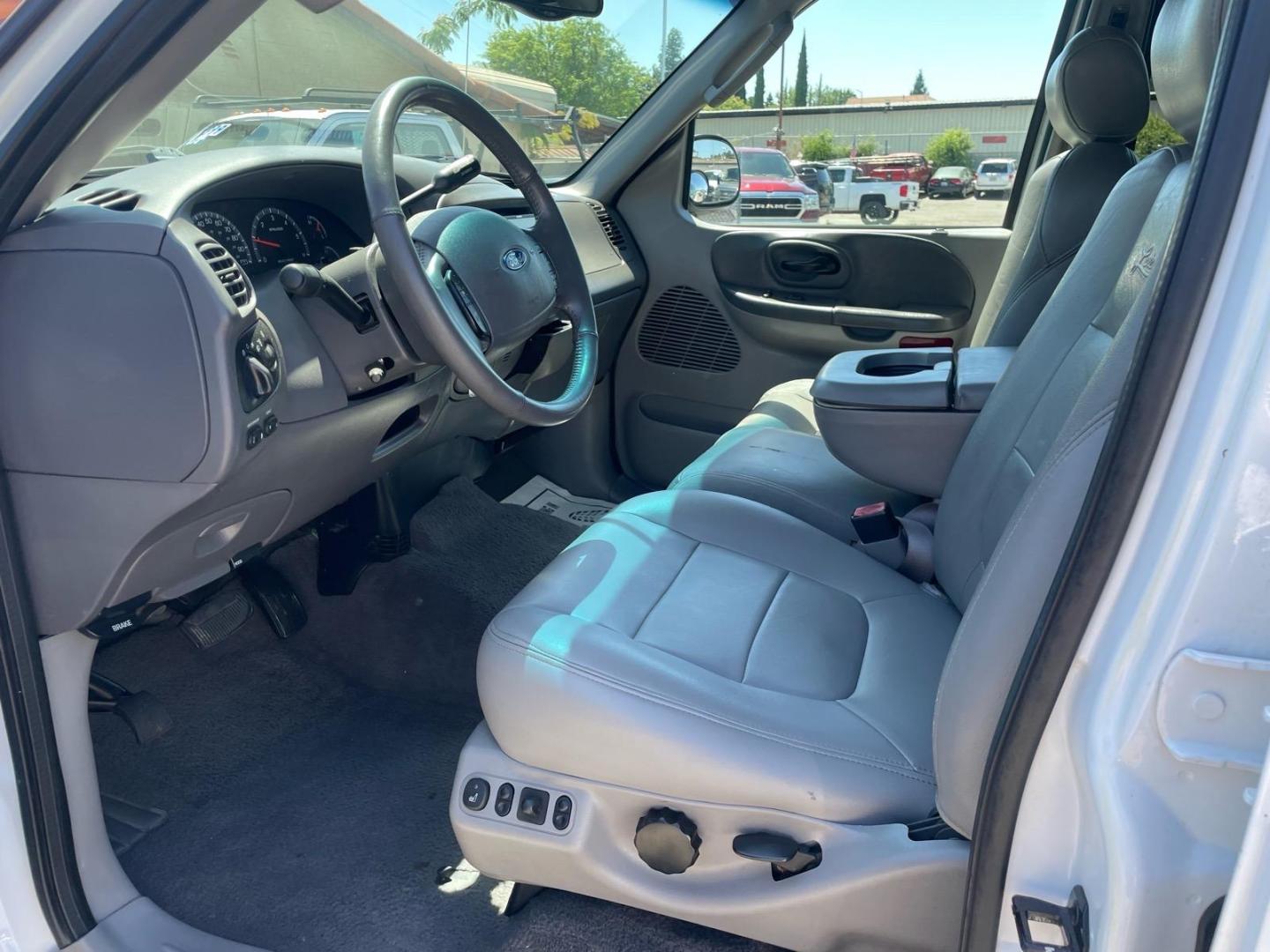2003 Oxford White Ford F-150 Lariat (1FTRW08L83K) with an Triton 5.4L V8 260hp 350ft. lbs. Other engine, 4-Speed Automatic transmission, located at 800 Riverside Ave, Roseville, CA, 95678, 916-773-4549 & Toll Free: 866-719-4393, 38.732265, -121.291039 - 4X4 SUPERCREW LARIAT LOW MILES MOON ROOF- Photo#8