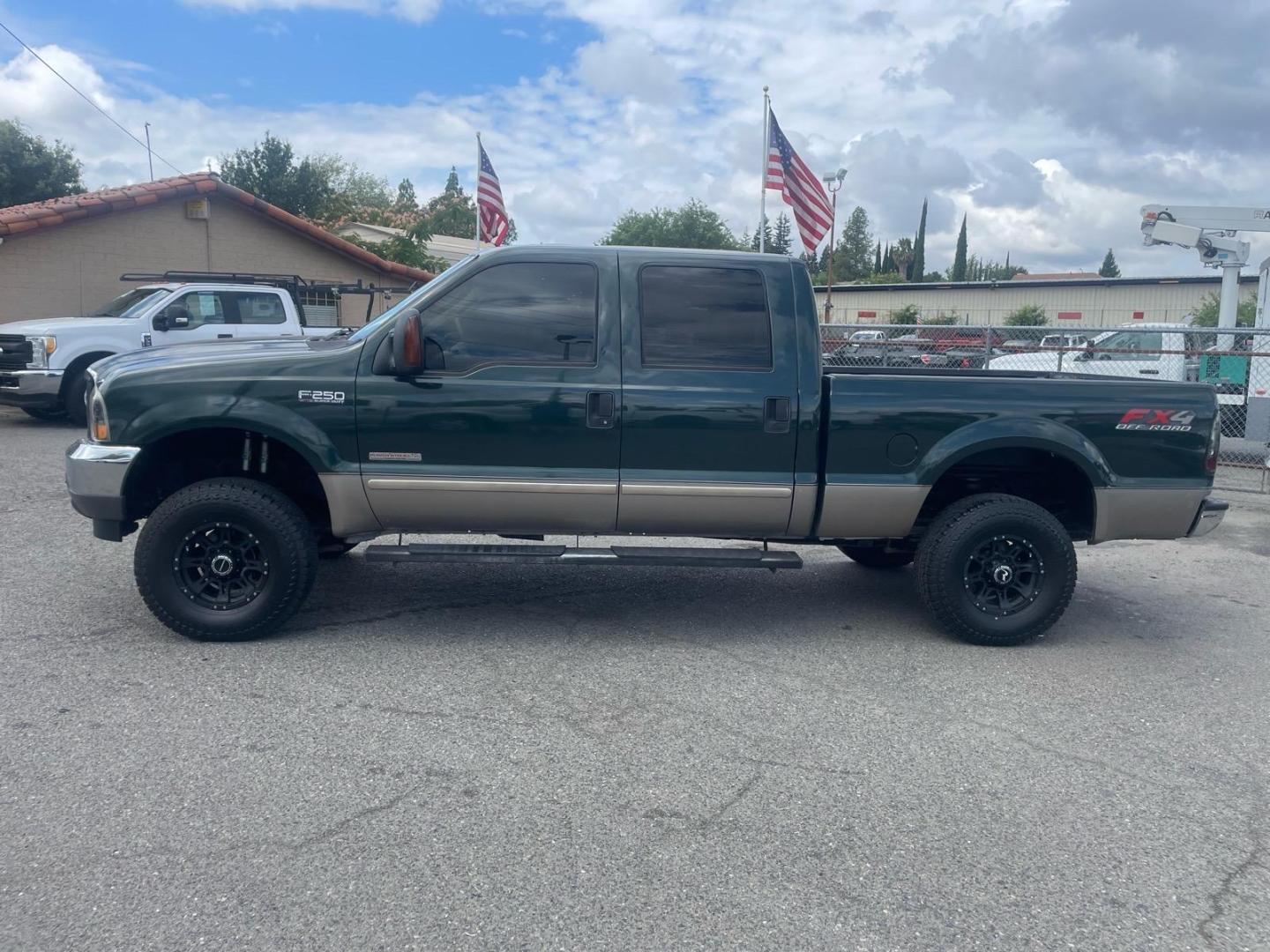 2003 Dark Highland Green Metallic/Arizona Beige Metalli Ford F-250 Super Duty Lariat (1FTNW21P03E) with an Power Stroke 6.0L Diesel Turbo V8 325hp 560ft. lbs. Other engine, 5-Speed Automatic transmission, located at 800 Riverside Ave, Roseville, CA, 95678, 916-773-4549 & Toll Free: 866-719-4393, 38.732265, -121.291039 - DIESEL CREW CAB 4X4 FX4 LARIAT LIFTED CLEAN CARFAX- Photo#1