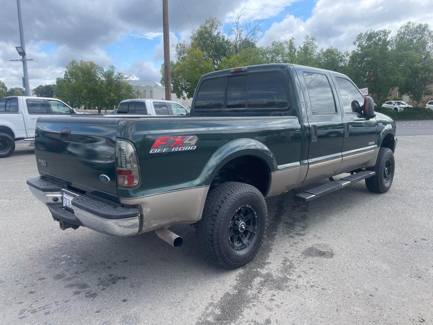 2003 Dark Highland Green Metallic/Arizona Beige Metalli Ford F-250 Super Duty Lariat (1FTNW21P03E) with an Power Stroke 6.0L Diesel Turbo V8 325hp 560ft. lbs. Other engine, 5-Speed Automatic transmission, located at 800 Riverside Ave, Roseville, CA, 95678, 916-773-4549 & Toll Free: 866-719-4393, 38.732265, -121.291039 - DIESEL CREW CAB 4X4 FX4 LARIAT LIFTED CLEAN CARFAX- Photo#3