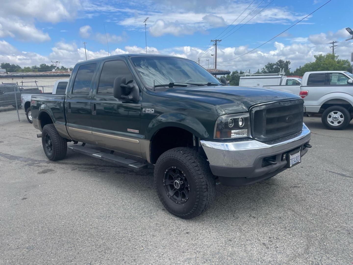 2003 Dark Highland Green Metallic/Arizona Beige Metalli Ford F-250 Super Duty Lariat (1FTNW21P03E) with an Power Stroke 6.0L Diesel Turbo V8 325hp 560ft. lbs. Other engine, 5-Speed Automatic transmission, located at 800 Riverside Ave, Roseville, CA, 95678, 916-773-4549 & Toll Free: 866-719-4393, 38.732265, -121.291039 - DIESEL CREW CAB 4X4 FX4 LARIAT LIFTED CLEAN CARFAX- Photo#6