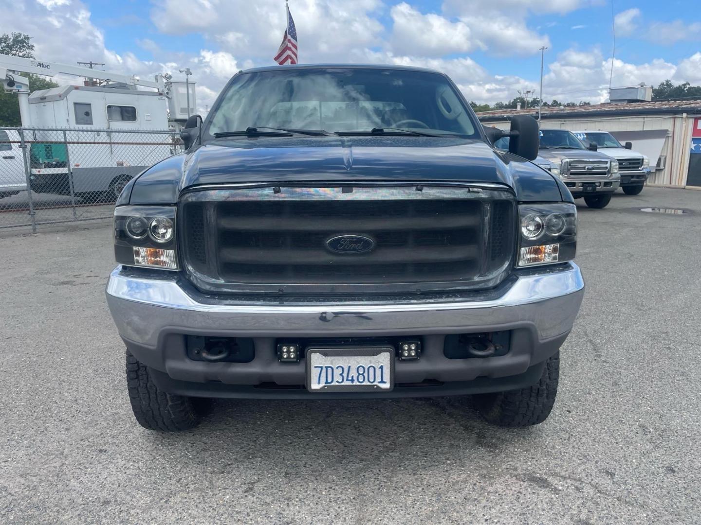 2003 Dark Highland Green Metallic/Arizona Beige Metalli Ford F-250 Super Duty Lariat (1FTNW21P03E) with an Power Stroke 6.0L Diesel Turbo V8 325hp 560ft. lbs. Other engine, 5-Speed Automatic transmission, located at 800 Riverside Ave, Roseville, CA, 95678, 916-773-4549 & Toll Free: 866-719-4393, 38.732265, -121.291039 - DIESEL CREW CAB 4X4 FX4 LARIAT LIFTED CLEAN CARFAX- Photo#7