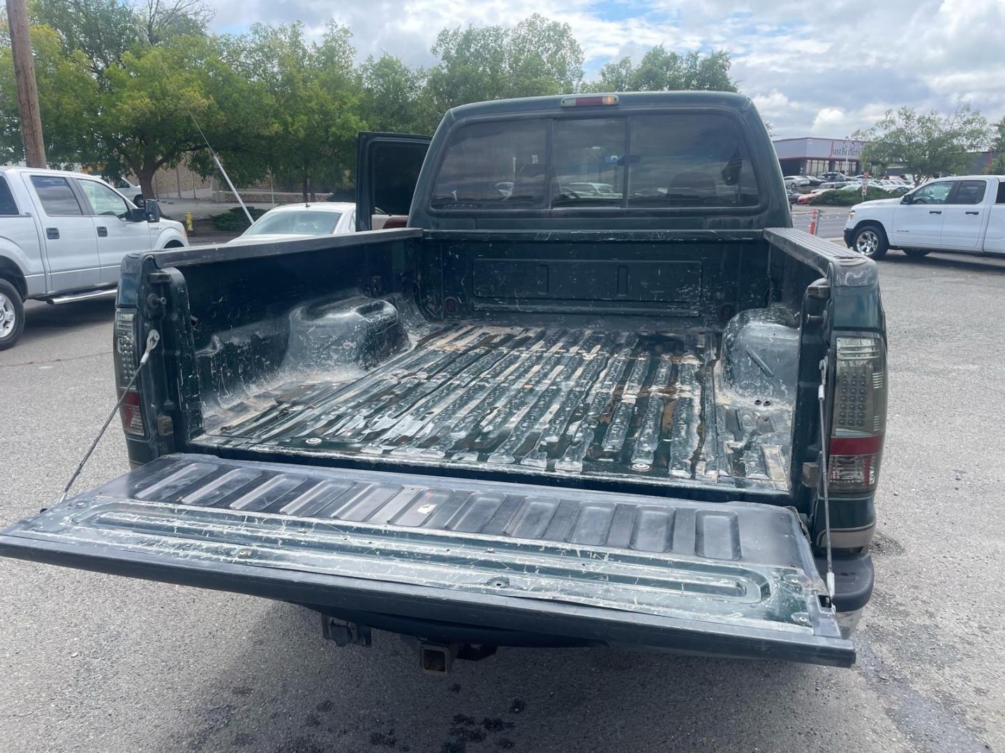 2003 Dark Highland Green Metallic/Arizona Beige Metalli Ford F-250 Super Duty Lariat (1FTNW21P03E) with an Power Stroke 6.0L Diesel Turbo V8 325hp 560ft. lbs. Other engine, 5-Speed Automatic transmission, located at 800 Riverside Ave, Roseville, CA, 95678, 916-773-4549 & Toll Free: 866-719-4393, 38.732265, -121.291039 - DIESEL CREW CAB 4X4 FX4 LARIAT LIFTED CLEAN CARFAX- Photo#9