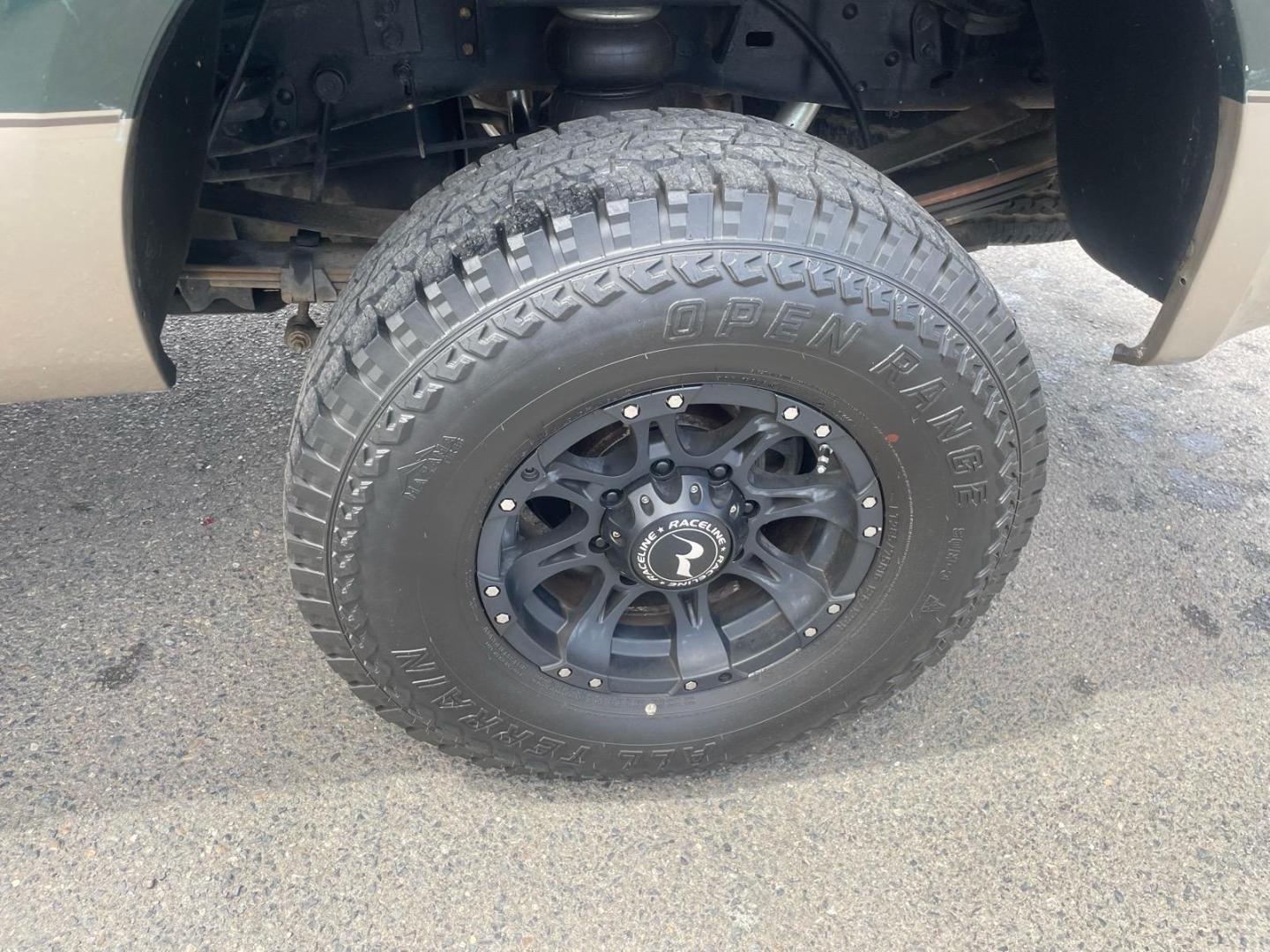 2003 Dark Highland Green Metallic/Arizona Beige Metalli Ford F-250 Super Duty Lariat (1FTNW21P03E) with an Power Stroke 6.0L Diesel Turbo V8 325hp 560ft. lbs. Other engine, 5-Speed Automatic transmission, located at 800 Riverside Ave, Roseville, CA, 95678, 916-773-4549 & Toll Free: 866-719-4393, 38.732265, -121.291039 - DIESEL CREW CAB 4X4 FX4 LARIAT LIFTED CLEAN CARFAX- Photo#10