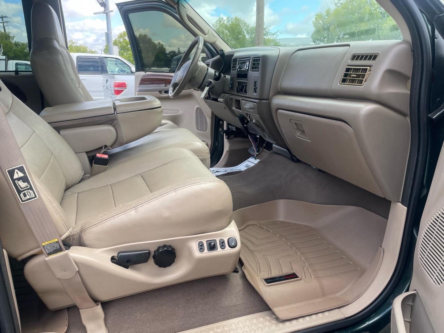2003 Dark Highland Green Metallic/Arizona Beige Metalli Ford F-250 Super Duty Lariat (1FTNW21P03E) with an Power Stroke 6.0L Diesel Turbo V8 325hp 560ft. lbs. Other engine, 5-Speed Automatic transmission, located at 800 Riverside Ave, Roseville, CA, 95678, 916-773-4549 & Toll Free: 866-719-4393, 38.732265, -121.291039 - DIESEL CREW CAB 4X4 FX4 LARIAT LIFTED CLEAN CARFAX- Photo#12