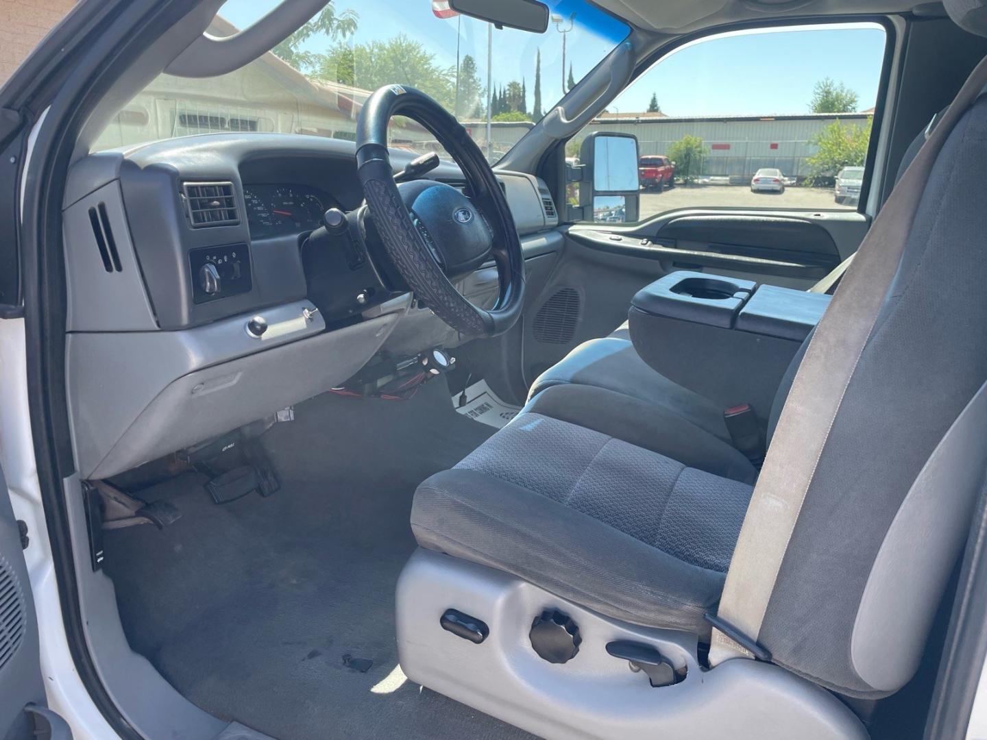 2003 Oxford White Ford F-250 Super Duty XLT (1FTNX21P03E) with an Power Stroke 6.0L Diesel Turbo V8 325hp 560ft. lbs. Other engine, 5-Speed Automatic transmission, located at 800 Riverside Ave, Roseville, CA, 95678, 916-773-4549 & Toll Free: 866-719-4393, 38.732265, -121.291039 - DIESEL SUPER CAB 4X4 LIFTED- Photo#9
