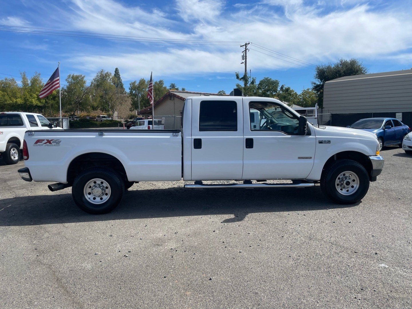 2003 Oxford White Ford F-250 Super Duty XLT (1FTNW21P63E) with an Power Stroke 6.0L Diesel Turbo V8 325hp 560ft. lbs. Other engine, 5-Speed Automatic transmission, located at 800 Riverside Ave, Roseville, CA, 95678, 916-773-4549 & Toll Free: 866-719-4393, 38.732265, -121.291039 - DIESEL CREW CAB 4X4 FX4 XLT SERVICE RECORDS ON CLEAN CARFAX- Photo#5