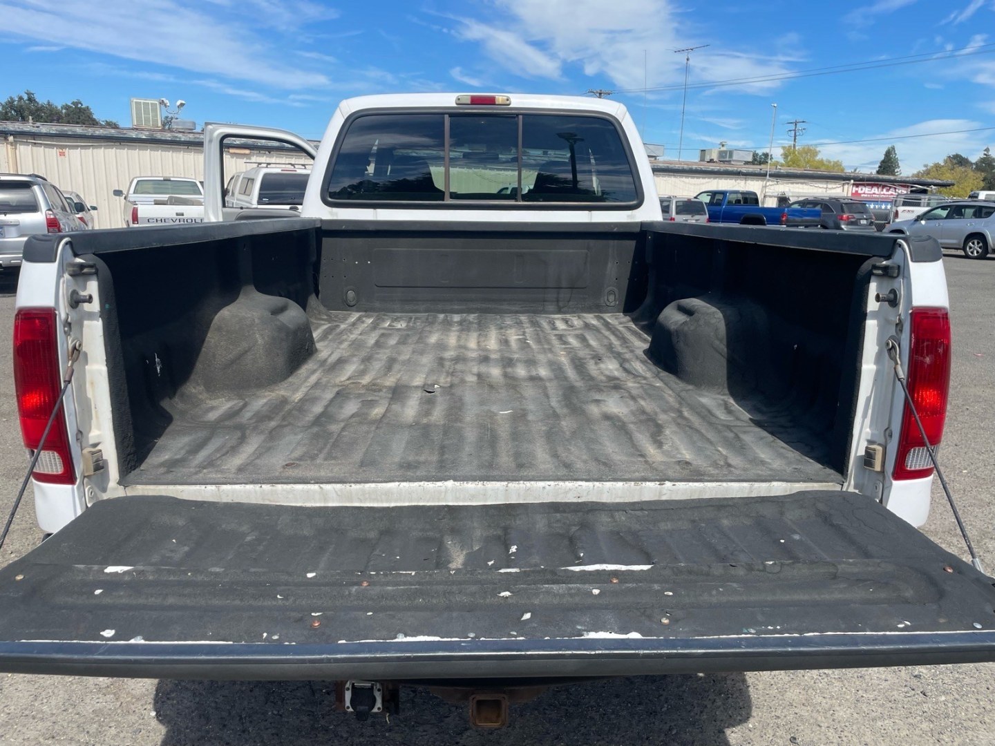 2003 Oxford White Ford F-250 Super Duty XLT (1FTNW21P63E) with an Power Stroke 6.0L Diesel Turbo V8 325hp 560ft. lbs. Other engine, 5-Speed Automatic transmission, located at 800 Riverside Ave, Roseville, CA, 95678, 916-773-4549 & Toll Free: 866-719-4393, 38.732265, -121.291039 - DIESEL CREW CAB 4X4 FX4 XLT SERVICE RECORDS ON CLEAN CARFAX- Photo#8