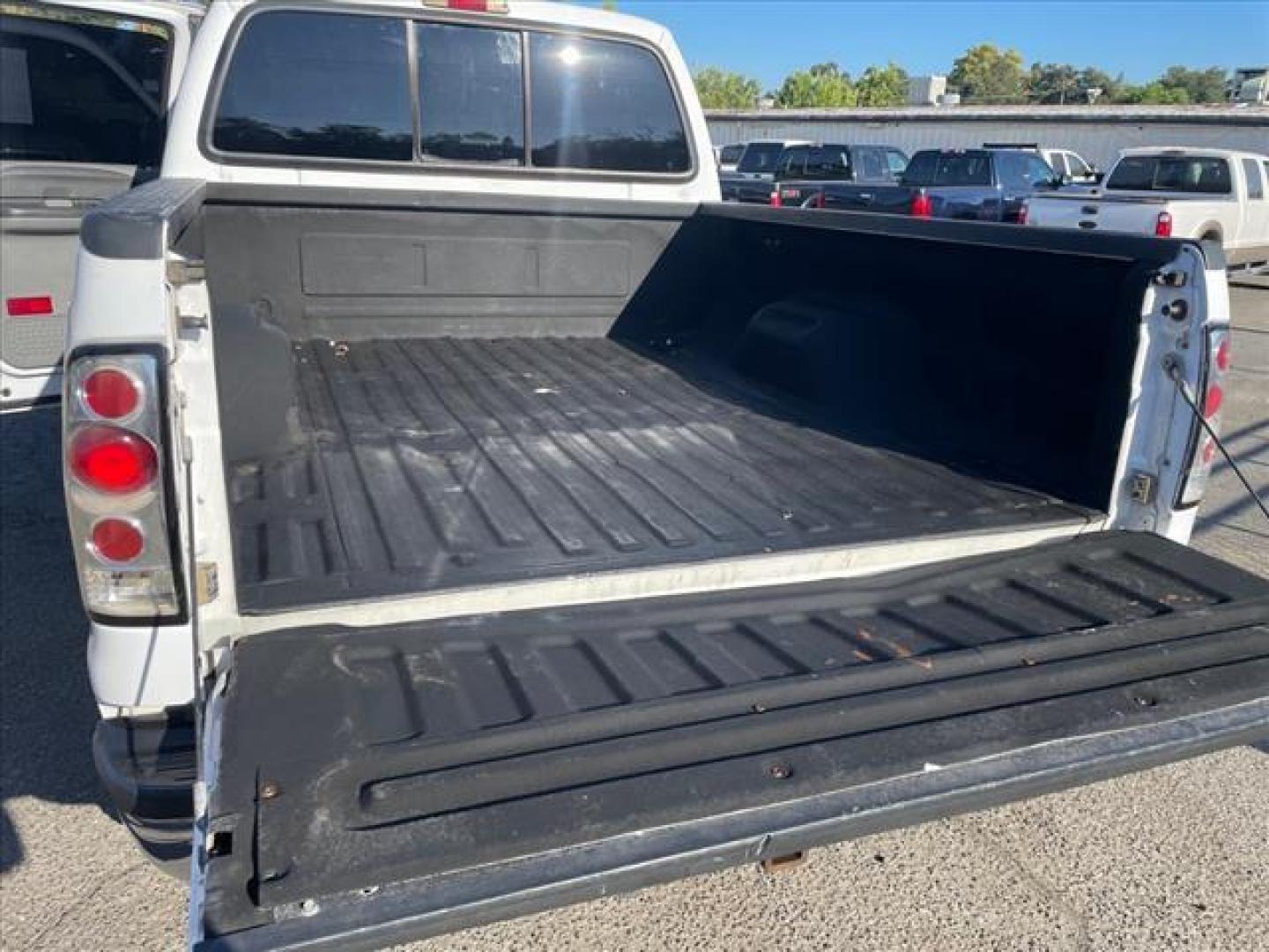 2003 Oxford White Ford F-250 Super Duty XLT (1FTNW21P53E) with an Power Stroke 6.0L Diesel Turbo V8 325hp 560ft. lbs. Other engine, 5-Speed Automatic transmission, located at 800 Riverside Ave, Roseville, CA, 95678, 916-773-4549 & Toll Free: 866-719-4393, 38.732265, -121.291039 - DIESEL CREW CAB 4X4 XLT DVD LIFTED NEW EGR AND OIL COOLER NEW HIGH PRESSURE OIL PUMP SERVICE RECORDS ON CLEAN CARFAX - Photo#9