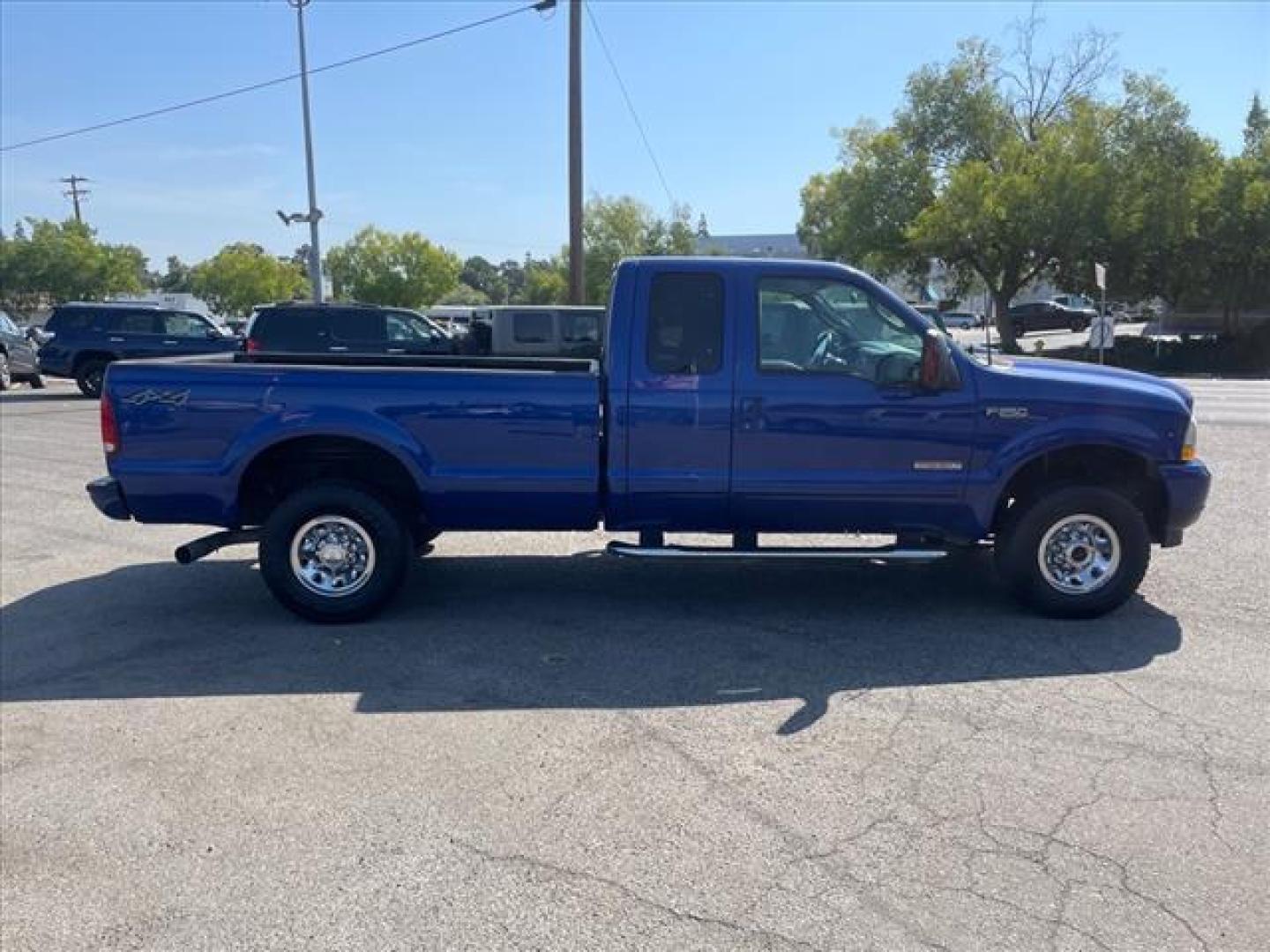 2003 Sonic Blue Metallic Ford F-250 Super Duty XLT (1FTNX21P33E) with an 6.0L Power Stroke 6.0L Diesel Other engine, 5-Speed Automatic transmission, located at 800 Riverside Ave, Roseville, CA, 95678, 916-773-4549 & Toll Free: 866-719-4393, 38.732265, -121.291039 - DIESEL SUPER CAB 4X4 XLT SPORT SERVICE RECORDS ONE OWNER CLEAN CARFAX - Photo#5