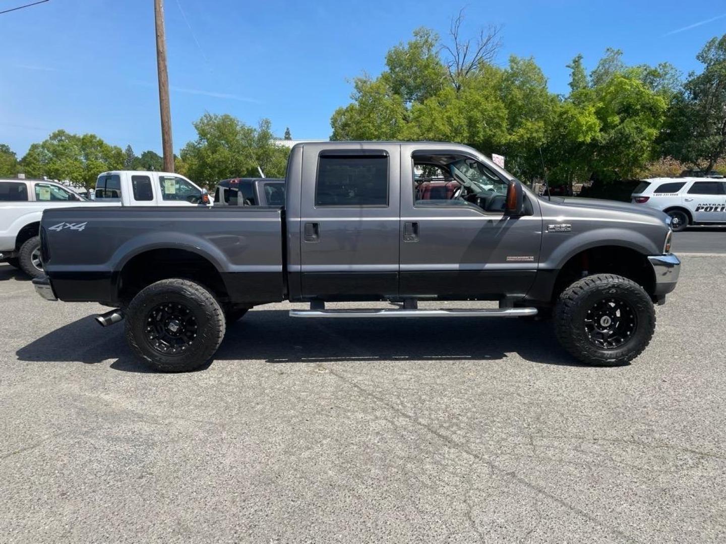 2003 Dark Shadow Grey Metallic/Black Ford F-250 Super Duty Lariat (1FTNW21P53E) with an Power Stroke 6.0L Diesel Turbo V8 325hp 560ft. lbs. Other engine, 5-Speed Automatic transmission, located at 800 Riverside Ave, Roseville, CA, 95678, 916-773-4549 & Toll Free: 866-719-4393, 38.732265, -121.291039 - DIESEL CREW CAB 4X4 LARIAT LIFTED CLEAN CARFAX - Photo#3