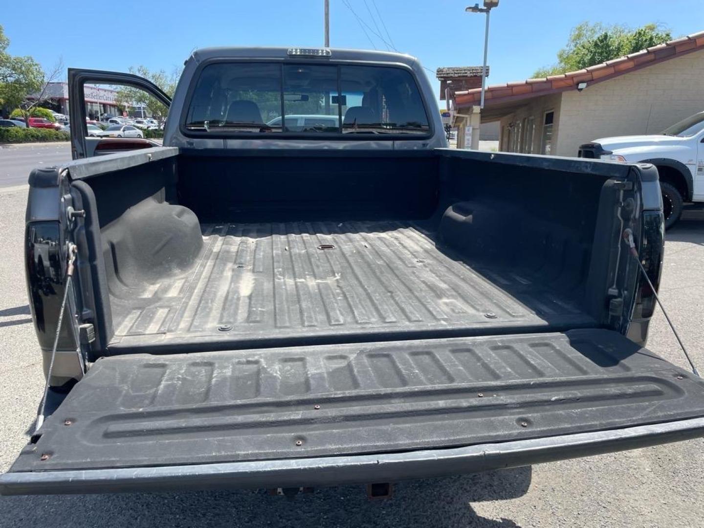 2003 Dark Shadow Grey Metallic/Black Ford F-250 Super Duty Lariat (1FTNW21P53E) with an Power Stroke 6.0L Diesel Turbo V8 325hp 560ft. lbs. Other engine, 5-Speed Automatic transmission, located at 800 Riverside Ave, Roseville, CA, 95678, 916-773-4549 & Toll Free: 866-719-4393, 38.732265, -121.291039 - DIESEL CREW CAB 4X4 LARIAT LIFTED CLEAN CARFAX - Photo#6