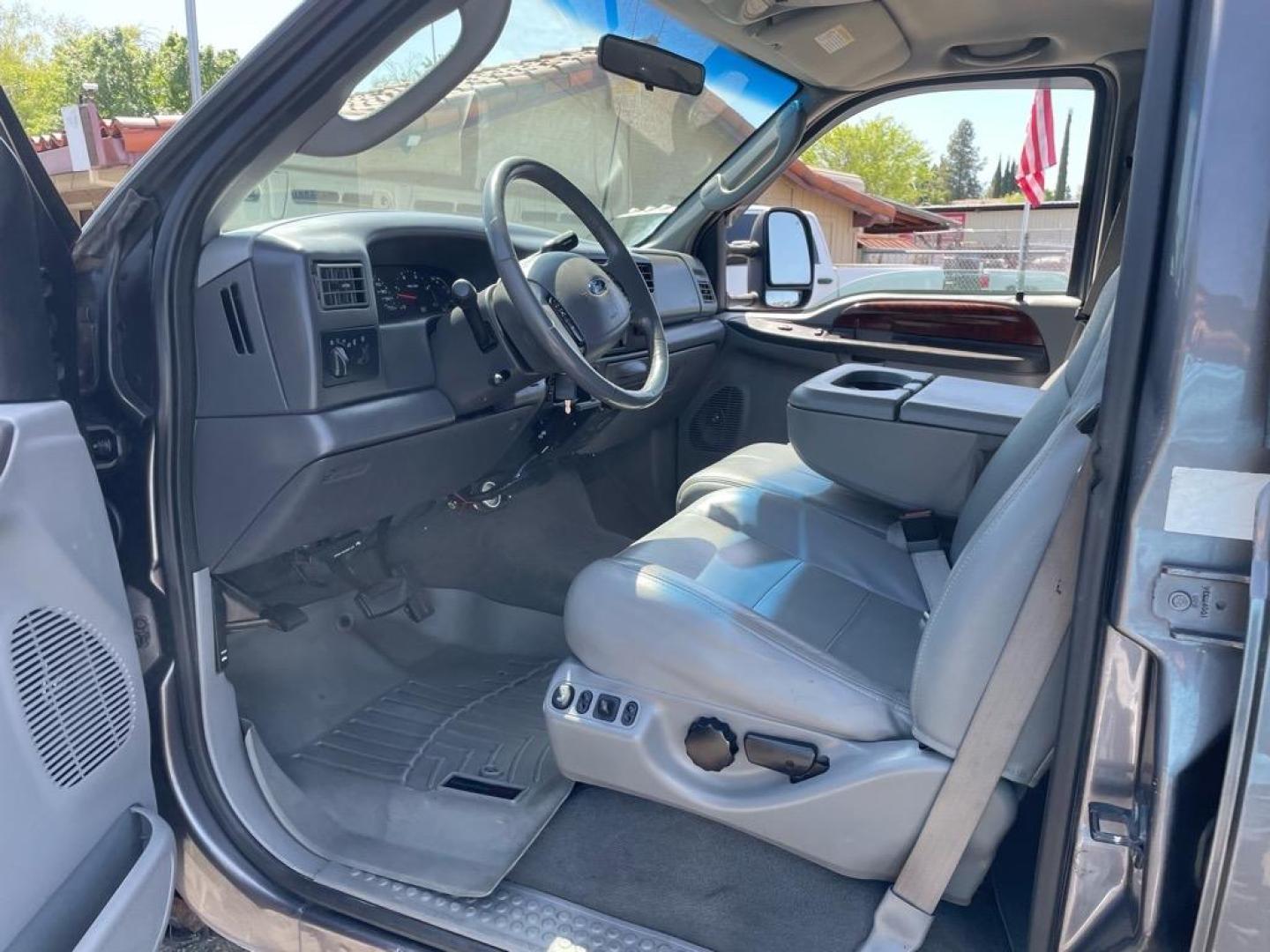 2003 Dark Shadow Grey Metallic/Black Ford F-250 Super Duty Lariat (1FTNW21P53E) with an Power Stroke 6.0L Diesel Turbo V8 325hp 560ft. lbs. Other engine, 5-Speed Automatic transmission, located at 800 Riverside Ave, Roseville, CA, 95678, 916-773-4549 & Toll Free: 866-719-4393, 38.732265, -121.291039 - DIESEL CREW CAB 4X4 LARIAT LIFTED CLEAN CARFAX - Photo#7