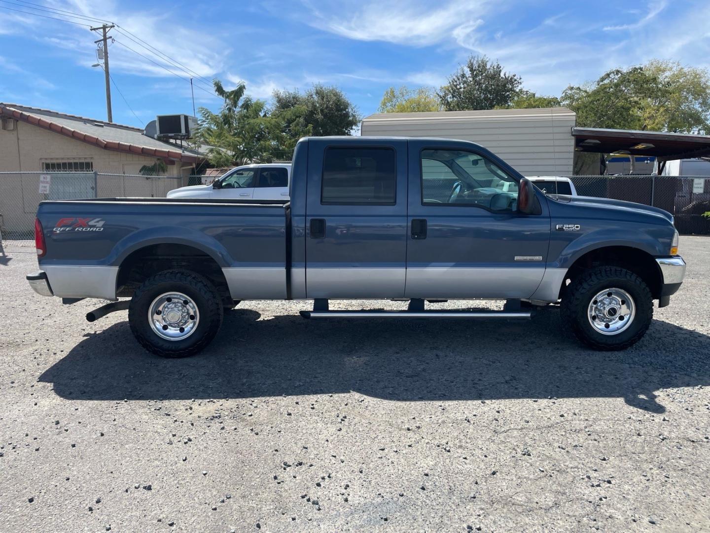 2004 Medium Wedgewood Blue Clearcoat Ford F-250 Super Duty XLT (1FTNW21P44E) with an Power Stroke 6.0L Diesel Turbo V8 325hp 560ft. lbs. Other engine, 5-Speed Automatic transmission, located at 800 Riverside Ave, Roseville, CA, 95678, 916-773-4549 & Toll Free: 866-719-4393, 38.732265, -121.291039 - DIESEL CREW CAB 4X4 FX4 XLT CLEAN CARFAX- Photo#5