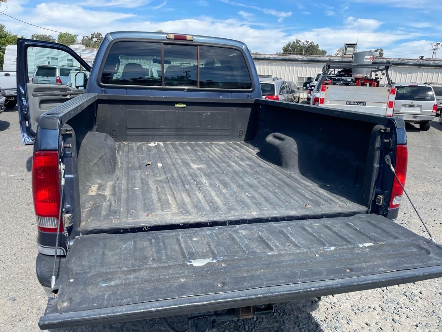 2004 Medium Wedgewood Blue Clearcoat Ford F-250 Super Duty XLT (1FTNW21P44E) with an Power Stroke 6.0L Diesel Turbo V8 325hp 560ft. lbs. Other engine, 5-Speed Automatic transmission, located at 800 Riverside Ave, Roseville, CA, 95678, 916-773-4549 & Toll Free: 866-719-4393, 38.732265, -121.291039 - DIESEL CREW CAB 4X4 FX4 XLT CLEAN CARFAX- Photo#8