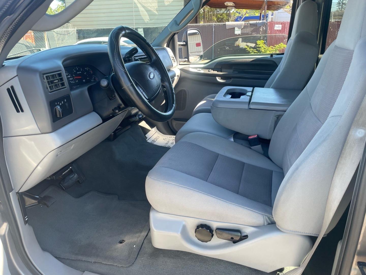 2004 Dark Shadow Grey Clearcoat Metallic Ford F-250 Super Duty XLT (1FTNW21L84E) with an Triton 5.4L V8 260hp 350ft. lbs. Other engine, 4-Speed Automatic transmission, located at 800 Riverside Ave, Roseville, CA, 95678, 916-773-4549 & Toll Free: 866-719-4393, 38.732265, -121.291039- Photo#8