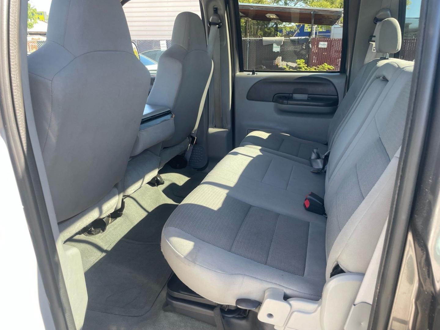 2004 Dark Shadow Grey Clearcoat Metallic Ford F-250 Super Duty XLT (1FTNW21L84E) with an Triton 5.4L V8 260hp 350ft. lbs. Other engine, 4-Speed Automatic transmission, located at 800 Riverside Ave, Roseville, CA, 95678, 916-773-4549 & Toll Free: 866-719-4393, 38.732265, -121.291039- Photo#9