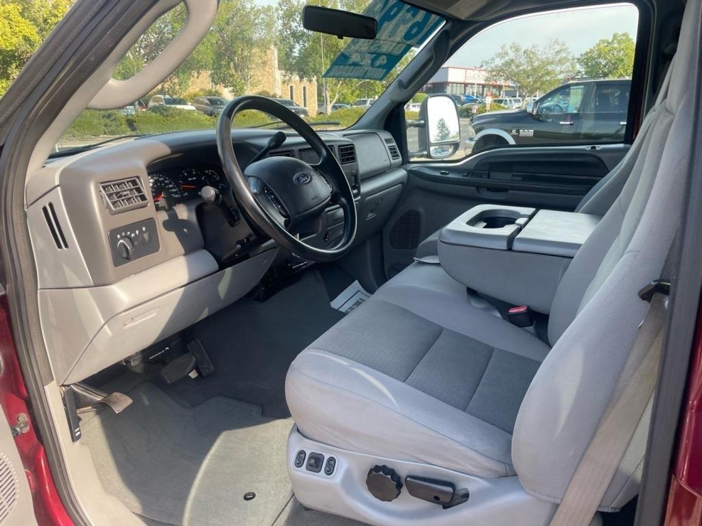 2004 Dark Toreador Red Clearcoat Ford F-350 Super Duty XLT (1FTSW31P44E) with an Power Stroke 6.0L Diesel Turbo V8 325hp 560ft. lbs. Other engine, 5-Speed Automatic transmission, located at 800 Riverside Ave, Roseville, CA, 95678, 916-773-4549 & Toll Free: 866-719-4393, 38.732265, -121.291039 - DIESEL CREW CAB 4X4 XLT LOW MILES ONE OWNER - Photo#11