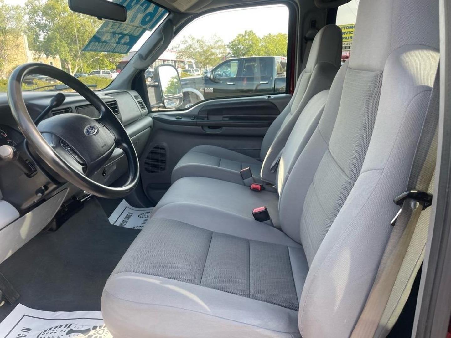 2004 Dark Toreador Red Clearcoat Ford F-350 Super Duty XLT (1FTSW31P44E) with an Power Stroke 6.0L Diesel Turbo V8 325hp 560ft. lbs. Other engine, 5-Speed Automatic transmission, located at 800 Riverside Ave, Roseville, CA, 95678, 916-773-4549 & Toll Free: 866-719-4393, 38.732265, -121.291039 - DIESEL CREW CAB 4X4 XLT LOW MILES ONE OWNER - Photo#12