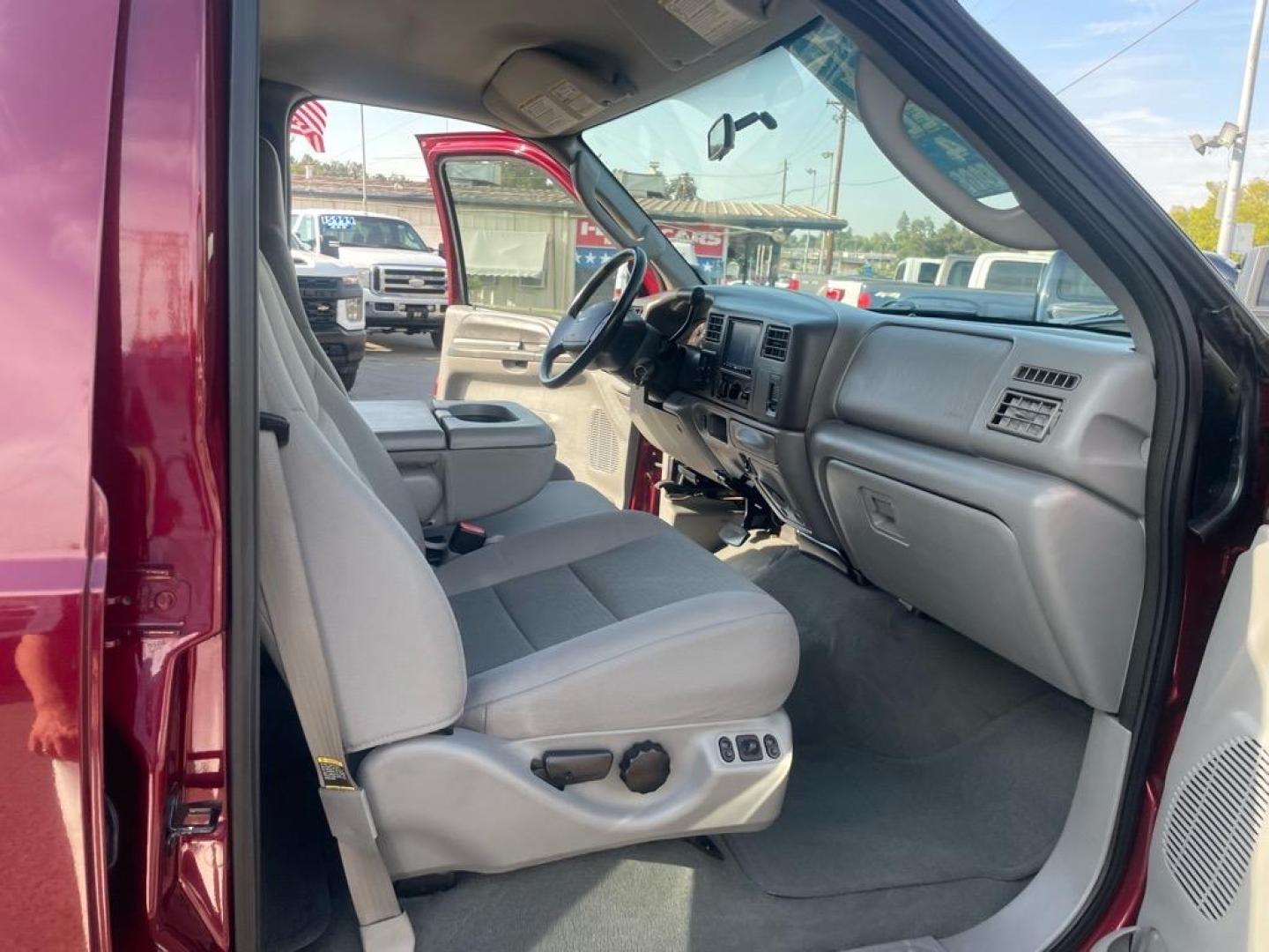 2004 Dark Toreador Red Clearcoat Ford F-350 Super Duty XLT (1FTSW31P44E) with an Power Stroke 6.0L Diesel Turbo V8 325hp 560ft. lbs. Other engine, 5-Speed Automatic transmission, located at 800 Riverside Ave, Roseville, CA, 95678, 916-773-4549 & Toll Free: 866-719-4393, 38.732265, -121.291039 - DIESEL CREW CAB 4X4 XLT LOW MILES ONE OWNER - Photo#14
