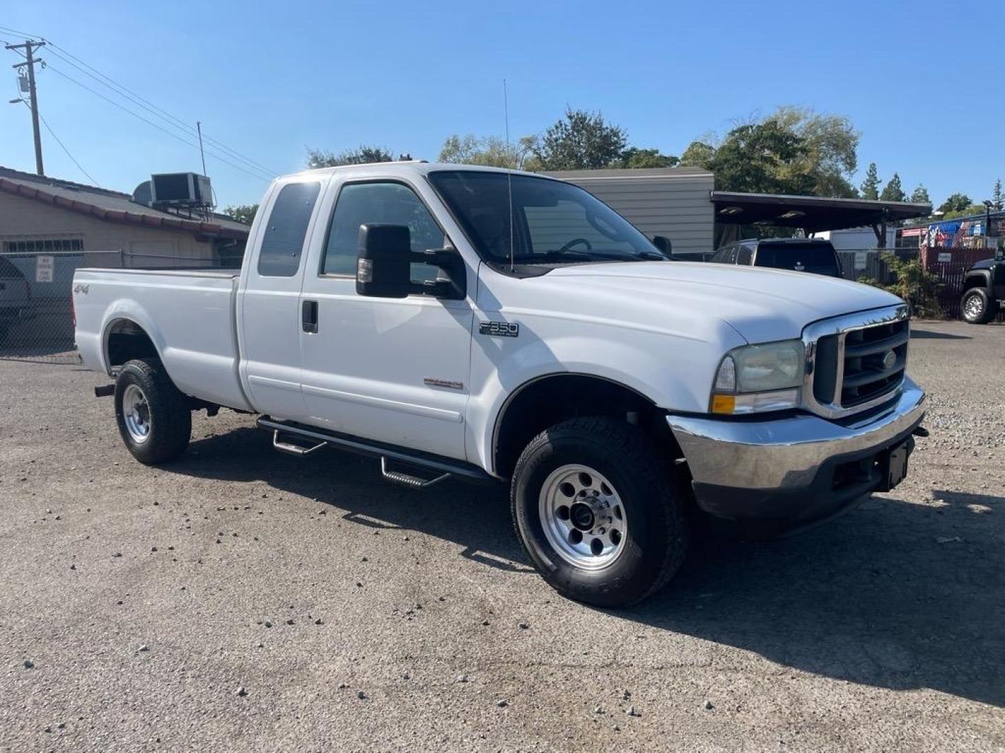 2004 Oxford White Clearcoat Ford F-350 Super Duty XLT (1FTSX31P14E) with an Power Stroke 6.0L Diesel Turbo V8 325hp 560ft. lbs. Other engine, 5-Speed Automatic transmission, located at 800 Riverside Ave, Roseville, CA, 95678, 916-773-4549 & Toll Free: 866-719-4393, 38.732265, -121.291039 - DIESEL SUPER CAB 4X4 XLT LOW MILES CLEAN CARFAX - Photo#1