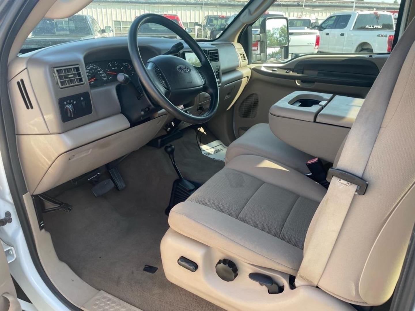 2004 Oxford White Clearcoat Ford F-350 Super Duty XLT (1FTSX31P14E) with an Power Stroke 6.0L Diesel Turbo V8 325hp 560ft. lbs. Other engine, 5-Speed Automatic transmission, located at 800 Riverside Ave, Roseville, CA, 95678, 916-773-4549 & Toll Free: 866-719-4393, 38.732265, -121.291039 - DIESEL SUPER CAB 4X4 XLT LOW MILES CLEAN CARFAX - Photo#10