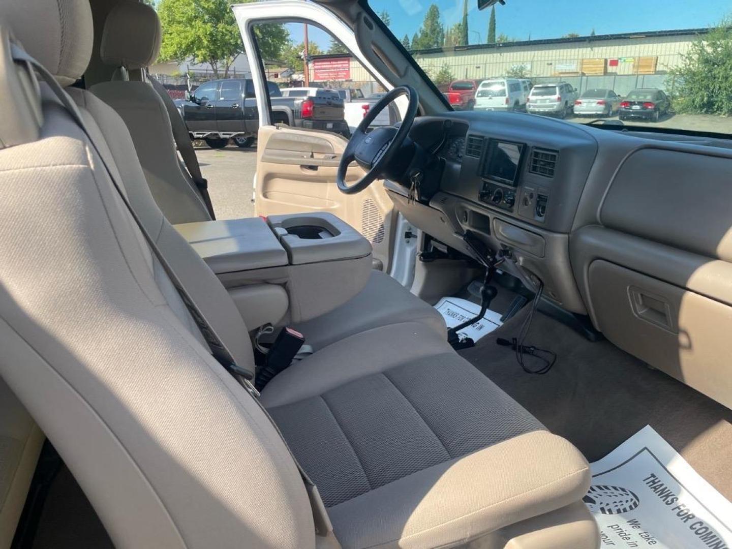 2004 Oxford White Clearcoat Ford F-350 Super Duty XLT (1FTSX31P14E) with an Power Stroke 6.0L Diesel Turbo V8 325hp 560ft. lbs. Other engine, 5-Speed Automatic transmission, located at 800 Riverside Ave, Roseville, CA, 95678, 916-773-4549 & Toll Free: 866-719-4393, 38.732265, -121.291039 - DIESEL SUPER CAB 4X4 XLT LOW MILES CLEAN CARFAX - Photo#12