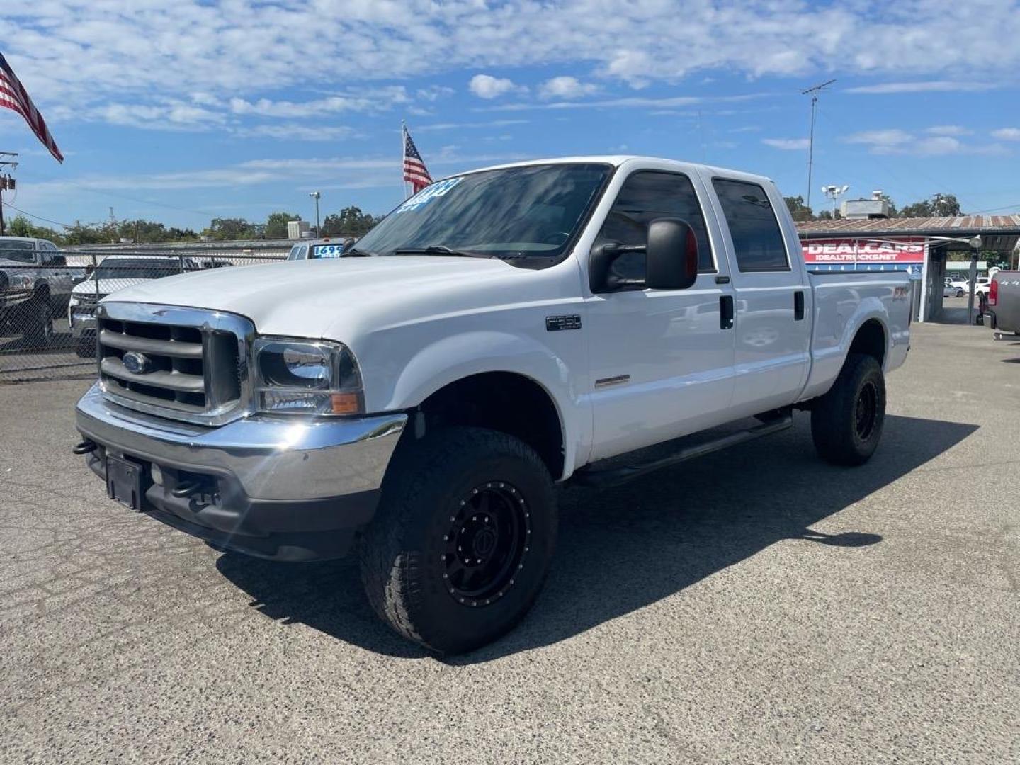 2004 White Ford F-350 Super Duty XLT (1FTSW31P14E) with an Power Stroke 6.0L Diesel Turbo V8 325hp 560ft. lbs. Other engine, 5-Speed Automatic transmission, located at 800 Riverside Ave, Roseville, CA, 95678, 916-773-4549 & Toll Free: 866-719-4393, 38.732265, -121.291039 - DIESEL CREW CAB 4X4 FX4 XLT CLEAN CARFAX - Photo#0