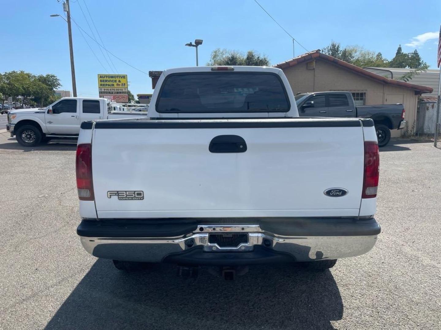 2004 White Ford F-350 Super Duty XLT (1FTSW31P14E) with an Power Stroke 6.0L Diesel Turbo V8 325hp 560ft. lbs. Other engine, 5-Speed Automatic transmission, located at 800 Riverside Ave, Roseville, CA, 95678, 916-773-4549 & Toll Free: 866-719-4393, 38.732265, -121.291039 - DIESEL CREW CAB 4X4 FX4 XLT CLEAN CARFAX - Photo#3