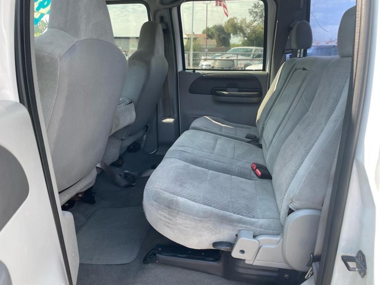 2004 White Ford F-350 Super Duty XLT (1FTSW31P14E) with an Power Stroke 6.0L Diesel Turbo V8 325hp 560ft. lbs. Other engine, 5-Speed Automatic transmission, located at 800 Riverside Ave, Roseville, CA, 95678, 916-773-4549 & Toll Free: 866-719-4393, 38.732265, -121.291039 - DIESEL CREW CAB 4X4 FX4 XLT CLEAN CARFAX - Photo#9