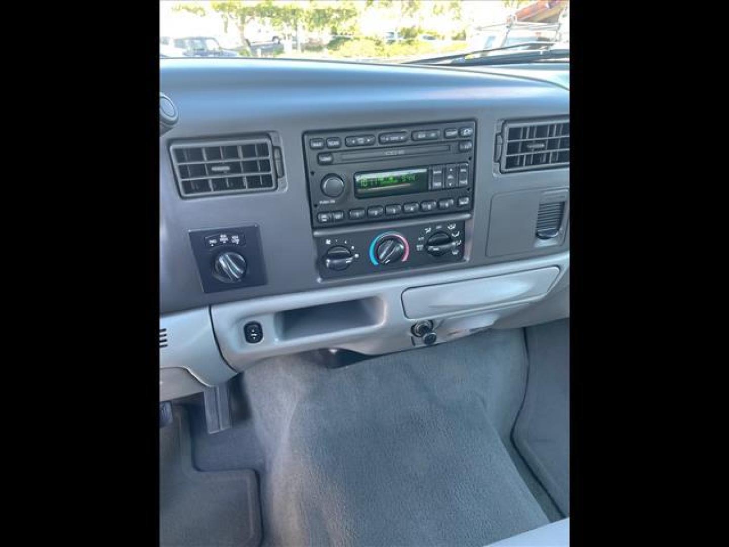 2004 Oxford White Clearcoat Ford F-250 Super Duty XLT (1FTNW21P04E) with an Power Stroke 6.0L Diesel Other engine, 5-Speed Automatic transmission, located at 800 Riverside Ave, Roseville, CA, 95678, 916-773-4549 & Toll Free: 866-719-4393, 38.732265, -121.291039 - DIESEL CREW CAB 4X4 XLT LOW MILES NEW TIRES LIFTED CLEAN CARFAX - Photo#9
