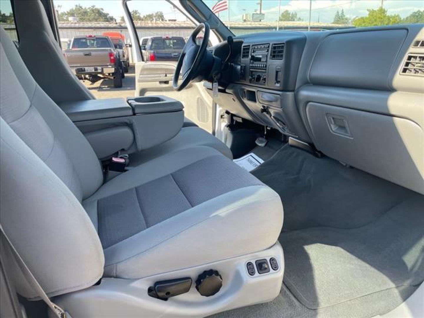 2004 Oxford White Clearcoat Ford F-250 Super Duty XLT (1FTNW21P04E) with an Power Stroke 6.0L Diesel Other engine, 5-Speed Automatic transmission, located at 800 Riverside Ave, Roseville, CA, 95678, 916-773-4549 & Toll Free: 866-719-4393, 38.732265, -121.291039 - DIESEL CREW CAB 4X4 XLT LOW MILES NEW TIRES LIFTED CLEAN CARFAX - Photo#12