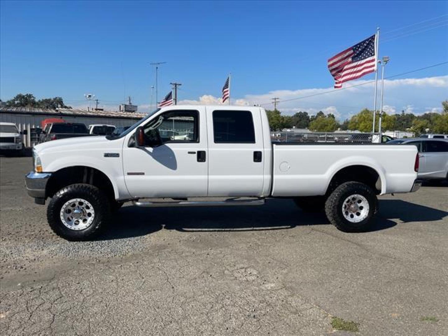 2004 Oxford White Clearcoat Ford F-250 Super Duty XLT (1FTNW21P04E) with an Power Stroke 6.0L Diesel Other engine, 5-Speed Automatic transmission, located at 800 Riverside Ave, Roseville, CA, 95678, 916-773-4549 & Toll Free: 866-719-4393, 38.732265, -121.291039 - DIESEL CREW CAB 4X4 XLT LOW MILES NEW TIRES LIFTED CLEAN CARFAX - Photo#4