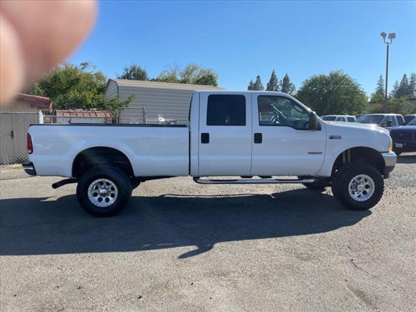 2004 Oxford White Clearcoat Ford F-250 Super Duty XLT (1FTNW21P04E) with an Power Stroke 6.0L Diesel Other engine, 5-Speed Automatic transmission, located at 800 Riverside Ave, Roseville, CA, 95678, 916-773-4549 & Toll Free: 866-719-4393, 38.732265, -121.291039 - DIESEL CREW CAB 4X4 XLT LOW MILES NEW TIRES LIFTED CLEAN CARFAX - Photo#5