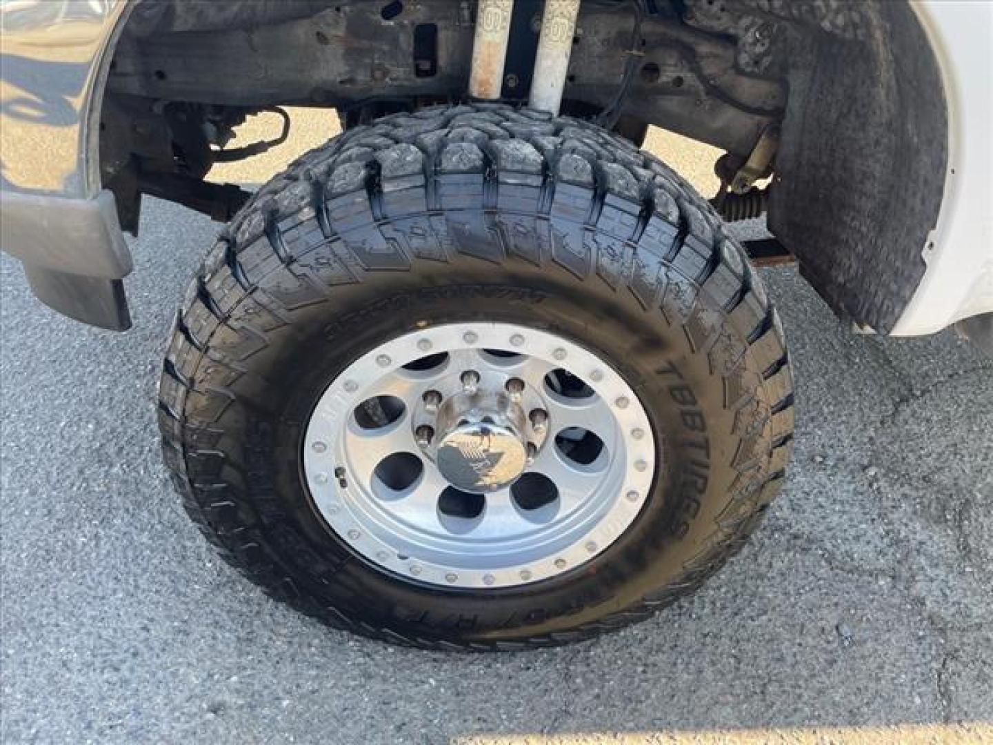 2004 Oxford White Clearcoat Ford F-250 Super Duty XLT (1FTNW21P04E) with an Power Stroke 6.0L Diesel Other engine, 5-Speed Automatic transmission, located at 800 Riverside Ave, Roseville, CA, 95678, 916-773-4549 & Toll Free: 866-719-4393, 38.732265, -121.291039 - DIESEL CREW CAB 4X4 XLT LOW MILES NEW TIRES LIFTED CLEAN CARFAX - Photo#6