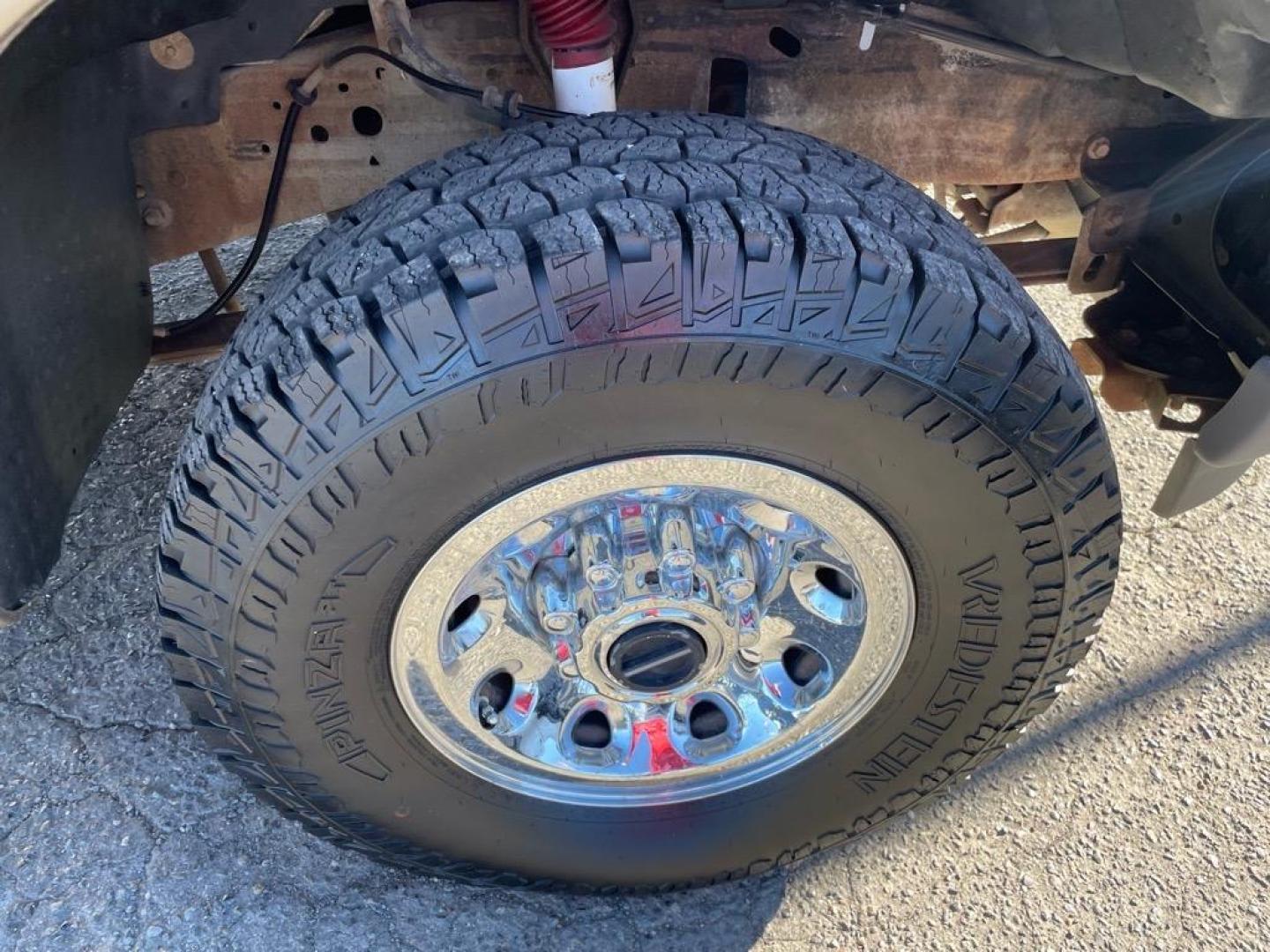 2004 Arizona Beige Clearcoat Metallic Ford F-250 Super Duty XLT (1FTNW21P04E) with an Power Stroke 6.0L Diesel Turbo V8 325hp 560ft. lbs. Other engine, 5-Speed Automatic transmission, located at 800 Riverside Ave, Roseville, CA, 95678, 916-773-4549 & Toll Free: 866-719-4393, 38.732265, -121.291039 - DIESEL CREW CAB 4X4 XLT LOW MILES SERVICE RECORDS - Photo#6
